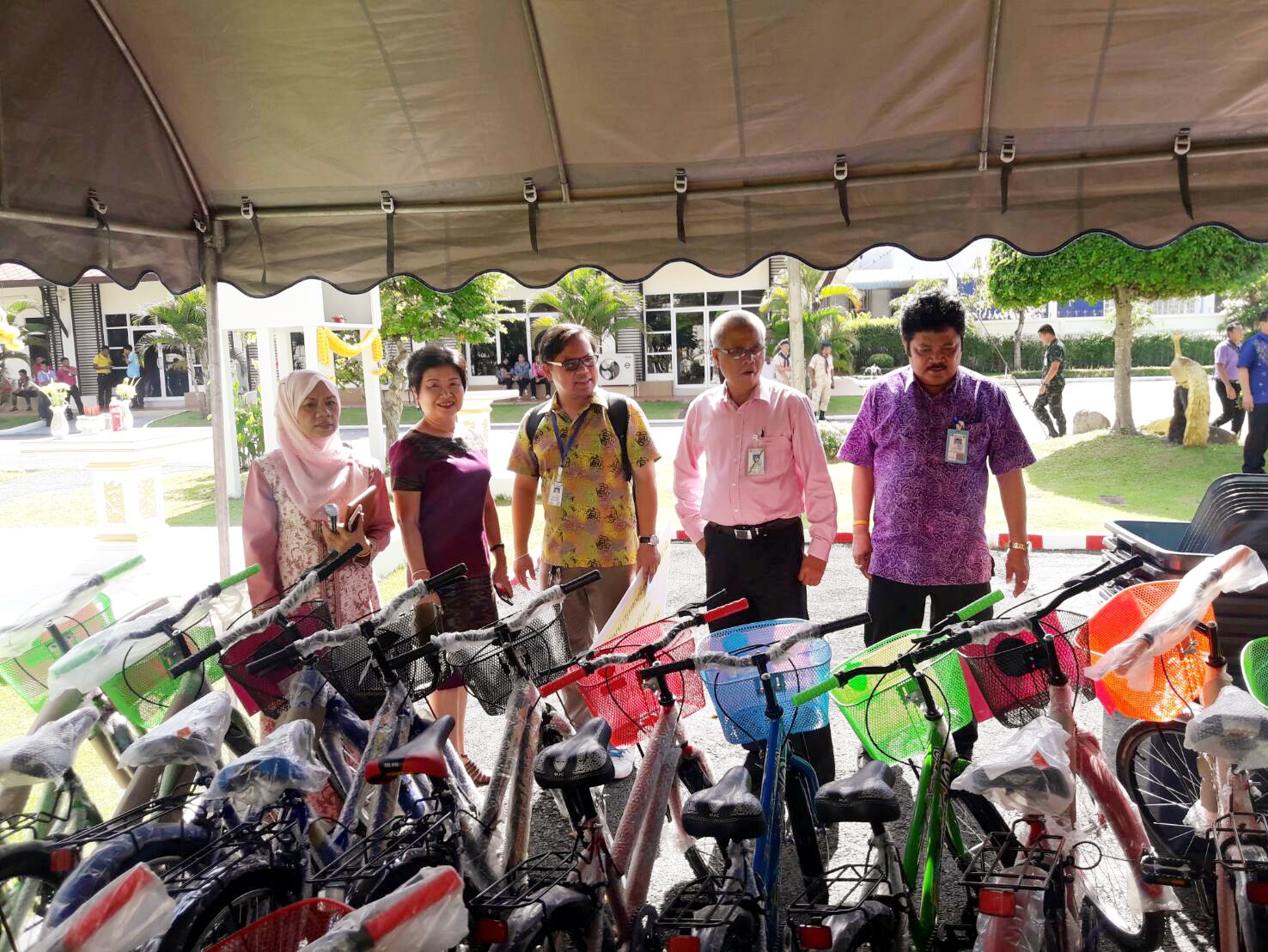 พช.ปัตตานี ร่วมกิจกรรมมอบของรางวัลในวันรวมน้ำใจชาวปัตตานีฯ