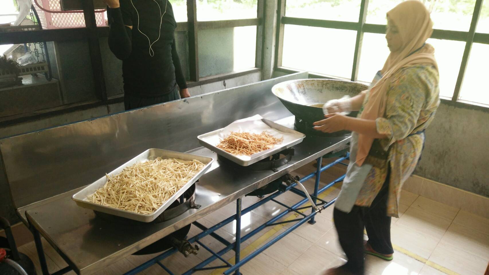 พช.ปัตตานี เตรียมความพร้อมกลุ่มวิสาหกิจชุมชนบ้านกล้วย ถ่ายทำวีดีโอประชาสัมพันธ์กลุ่มอาชีพที่ประสบความสำเร็จ ฯ