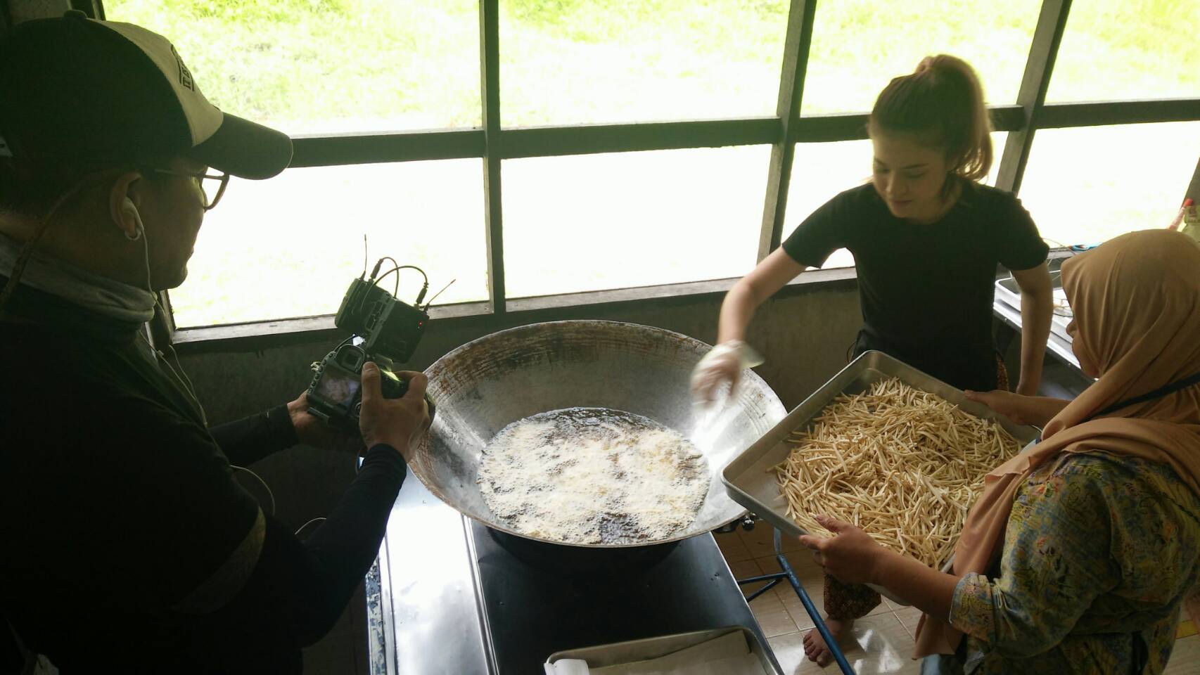 พช.ปัตตานี เตรียมความพร้อมกลุ่มวิสาหกิจชุมชนบ้านกล้วย ถ่ายทำวีดีโอประชาสัมพันธ์กลุ่มอาชีพที่ประสบความสำเร็จ ฯ