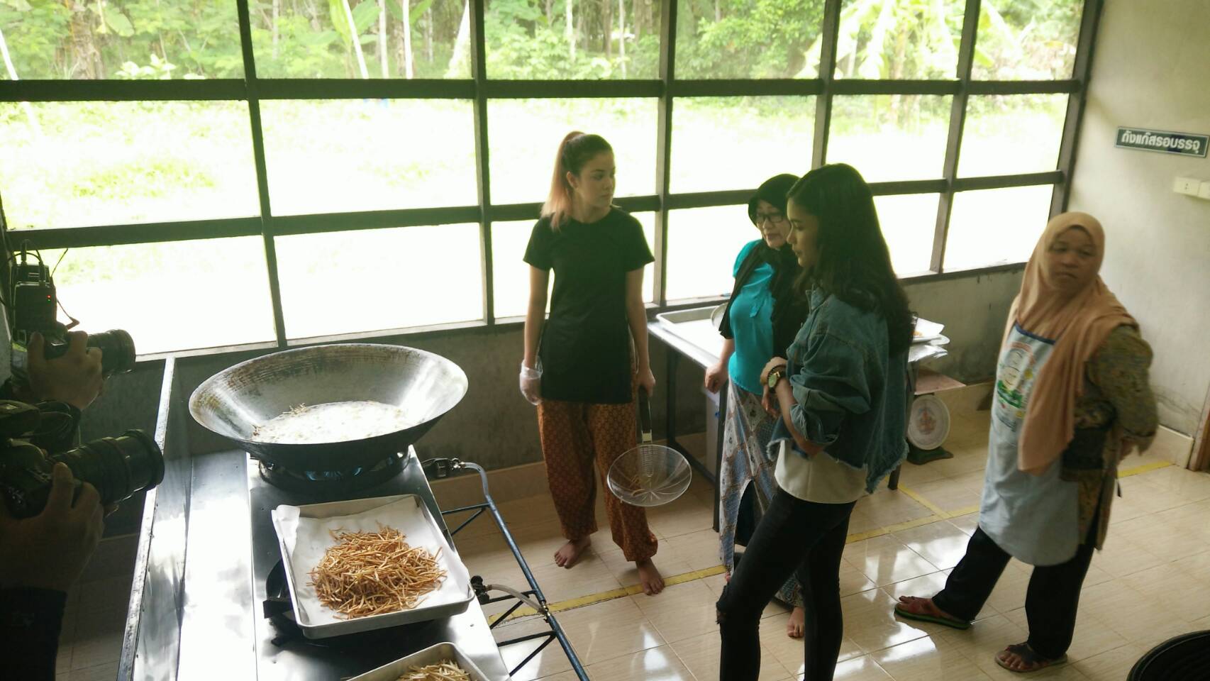 พช.ปัตตานี เตรียมความพร้อมกลุ่มวิสาหกิจชุมชนบ้านกล้วย ถ่ายทำวีดีโอประชาสัมพันธ์กลุ่มอาชีพที่ประสบความสำเร็จ ฯ