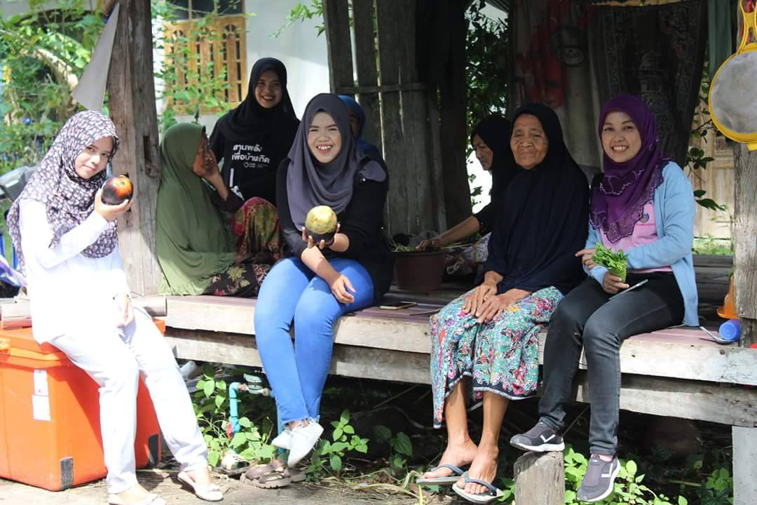 พช.ปัตตานี ลงพื้นที่กลุ่มตาลตโหนดต.จะรัง และกลุ่มไผ่ยิ้มต.ปิยามุมัง เพื่อพัฒนาผลิตภัณฑ์และเพิ่มช่องทางการจำหน่ายแก่ผู้ผลิต