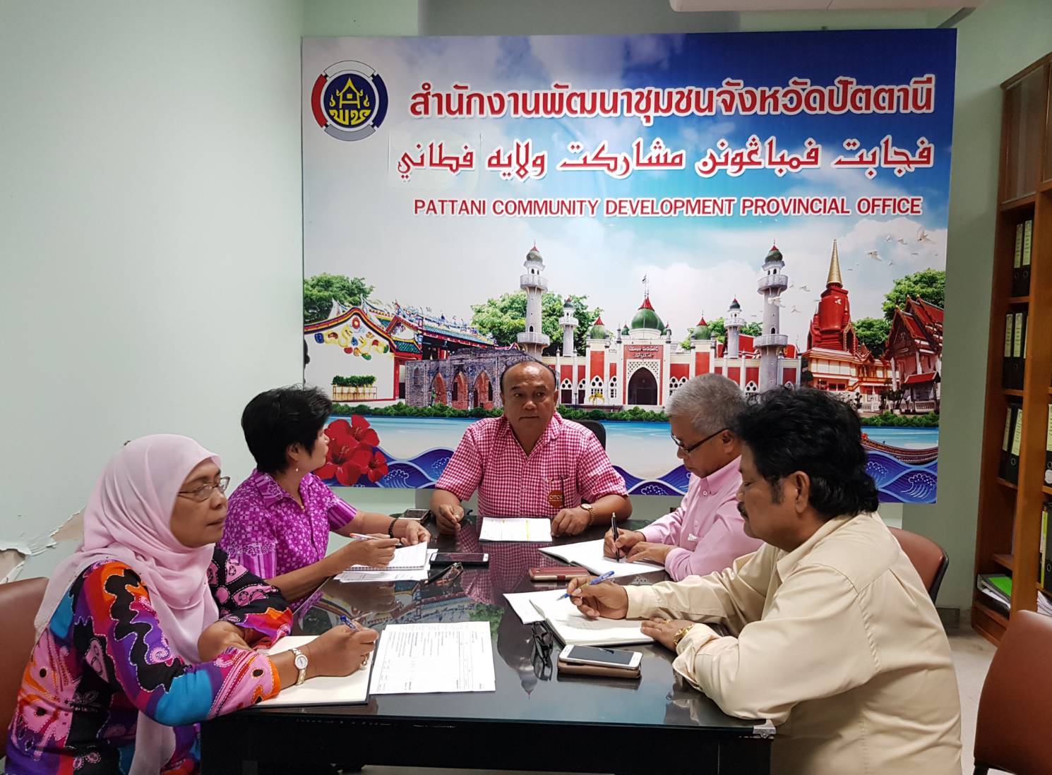 พช.ปัตตานี ประชุมเตรียมความพร้อมการจัดงานแสดงสินค้าวัฒนธรรม ของดีเมืองตานีและงานกาชาดจังหวัดปัตตานี ประจำปี 2561