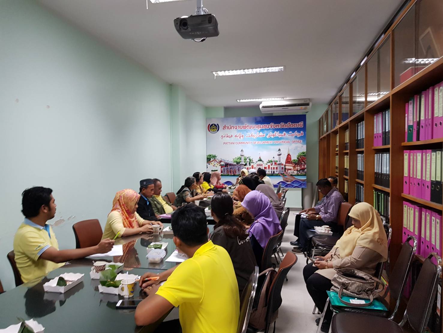 พช.ปัตตานี ประชุมกิจกรรมติดตามและสรุปบทเรียนทีมสนับสนุนขับเคลื่อนสัมมาชีพชุมชนน้อมนำหลักปรัชญาของเศรษฐกิจพอเพียงไปสู่การปฏิบัติระดับจังหวัด