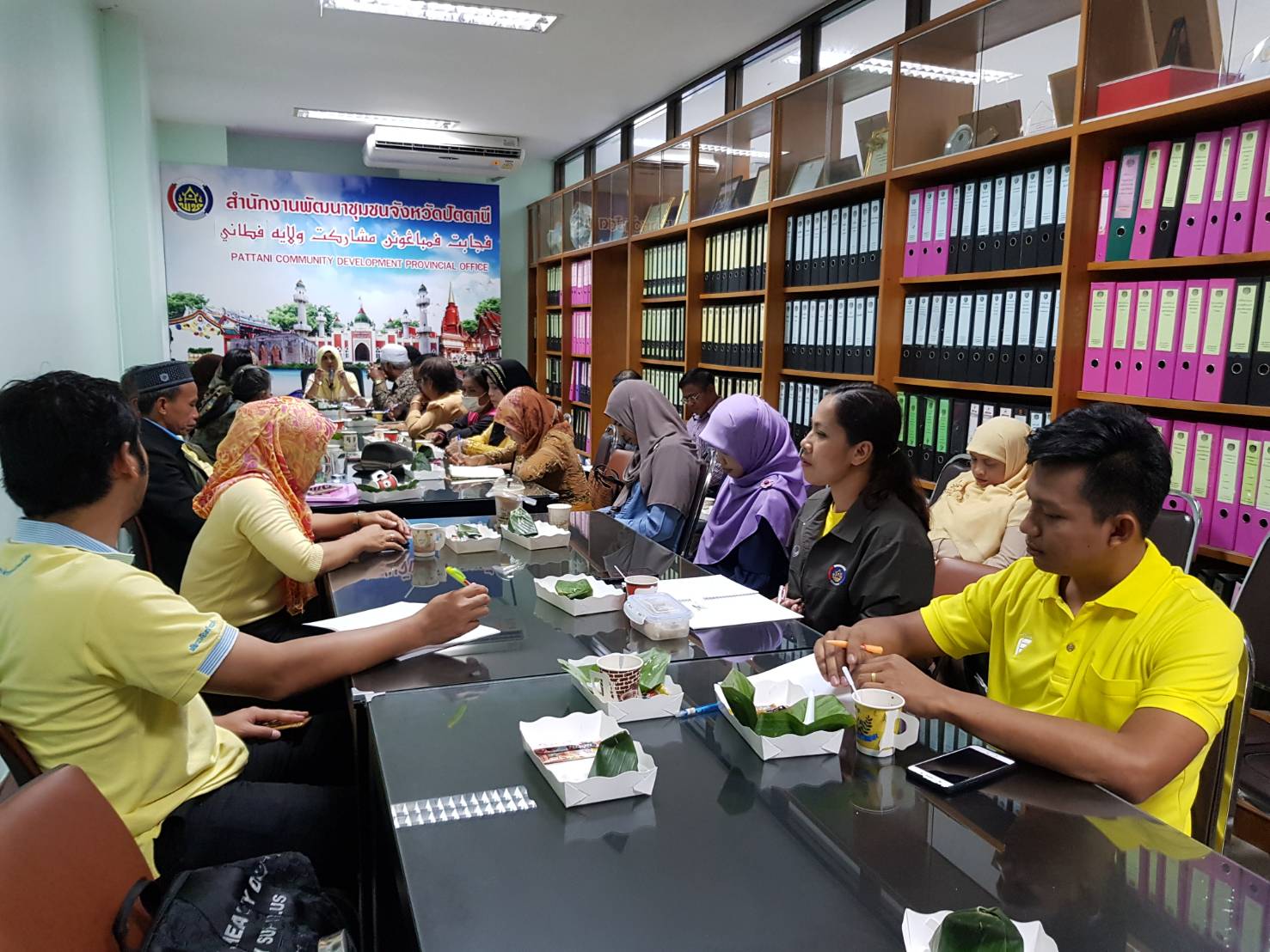 พช.ปัตตานี ประชุมกิจกรรมติดตามและสรุปบทเรียนทีมสนับสนุนขับเคลื่อนสัมมาชีพชุมชนน้อมนำหลักปรัชญาของเศรษฐกิจพอเพียงไปสู่การปฏิบัติระดับจังหวัด