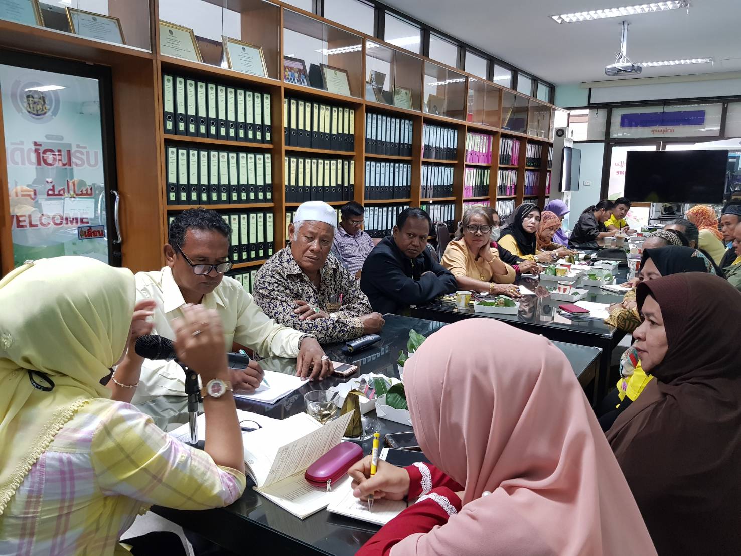 พช.ปัตตานี ประชุมกิจกรรมติดตามและสรุปบทเรียนทีมสนับสนุนขับเคลื่อนสัมมาชีพชุมชนน้อมนำหลักปรัชญาของเศรษฐกิจพอเพียงไปสู่การปฏิบัติระดับจังหวัด