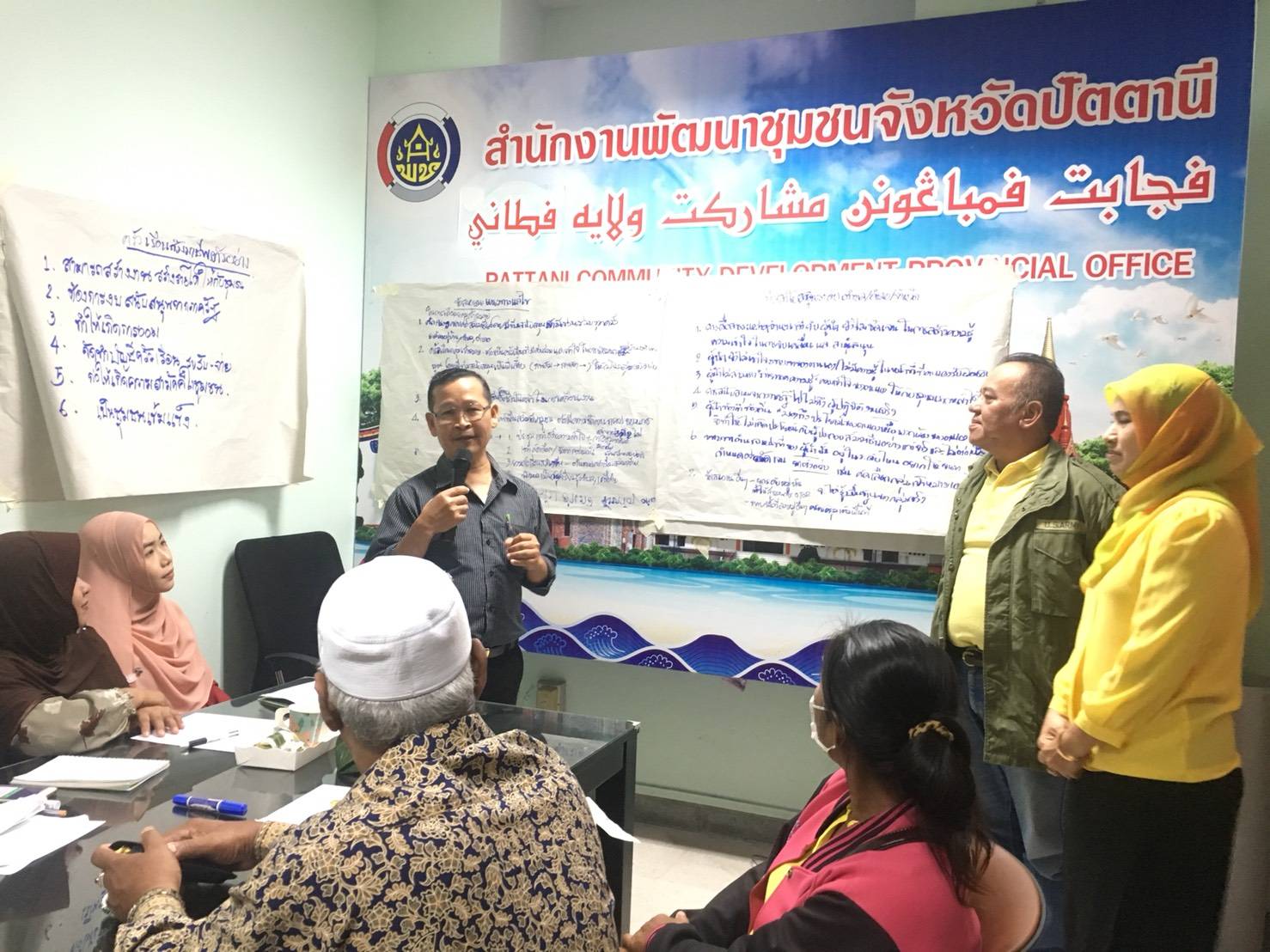 พช.ปัตตานี ประชุมกิจกรรมติดตามและสรุปบทเรียนทีมสนับสนุนขับเคลื่อนสัมมาชีพชุมชนน้อมนำหลักปรัชญาของเศรษฐกิจพอเพียงไปสู่การปฏิบัติระดับจังหวัด