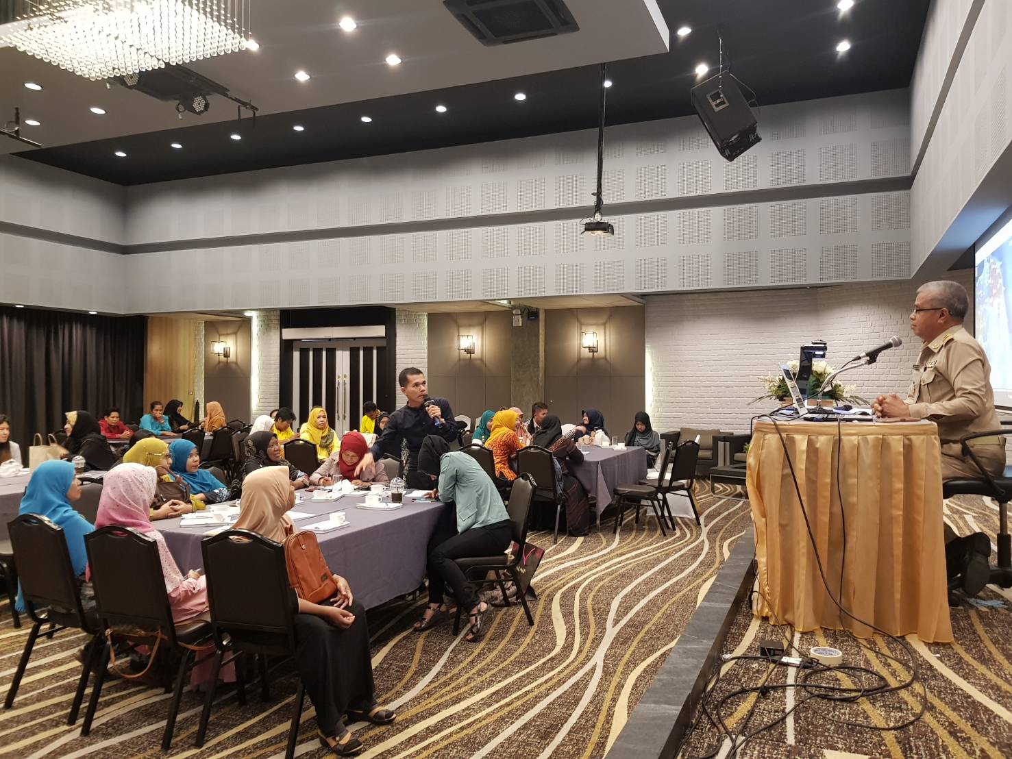 พช.ปัตตานี จัดอบรมโครงการพัฒนาศักยภาพผู้ประกอบการ OTOP ในชุมชนท่องเที่ยว 9 โซนย่อย ในจังหวัดปัตตานี