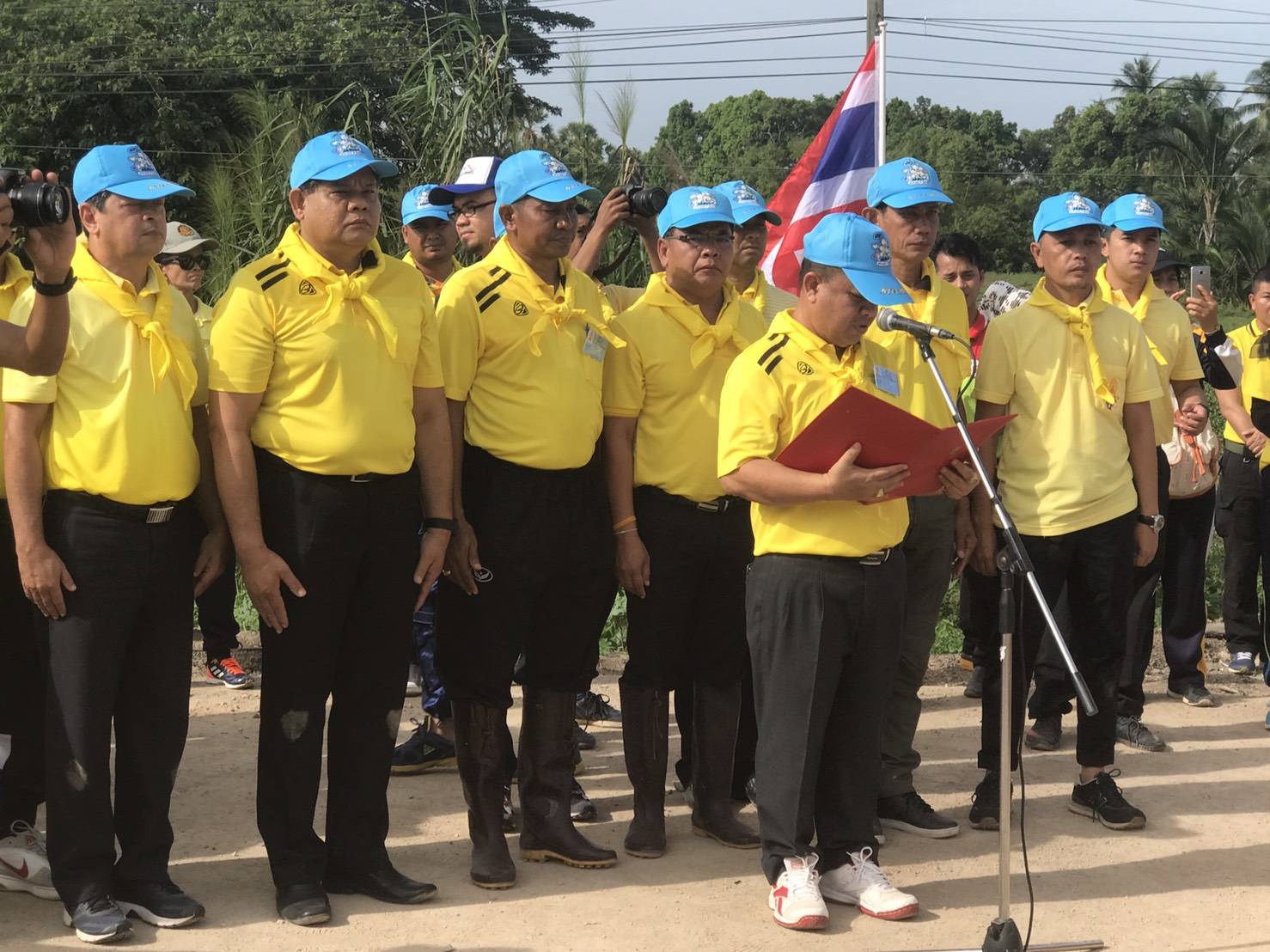 พช.ปัตตานี ร่วมกิจกรรมจิตอาสา “เราทำความ ดี ด้วยหัวใจ” กิจกรรมขุดลอกกำจัดวัชพืชผักตบชวา (คลองโลกาเยาะ)