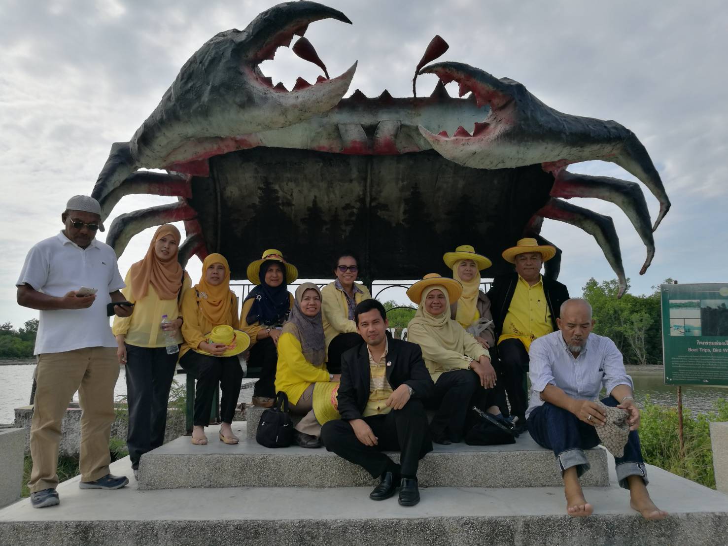 ผู้ตรวจราชการกรมการพัฒนาชุมชน ลงพื้นที่อำเภอยะหริ่ง จังหวัดปัตตานี เพื่อติดตามผลการขับเคลื่อนโครงการชุมชนท่องเที่ยว OTOP นวัตวิถี