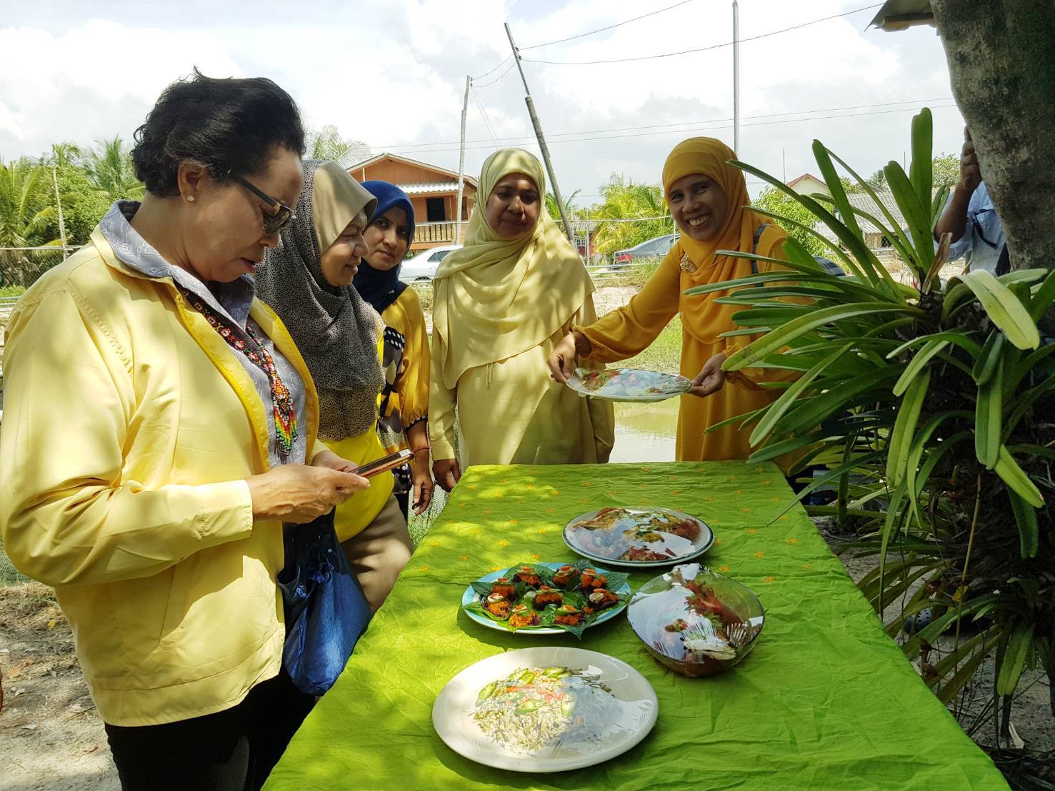 ผู้ตรวจราชการกรมการพัฒนาชุมชน ลงพื้นที่อำเภอยะหริ่ง จังหวัดปัตตานี เพื่อติดตามผลการขับเคลื่อนโครงการชุมชนท่องเที่ยว OTOP นวัตวิถี