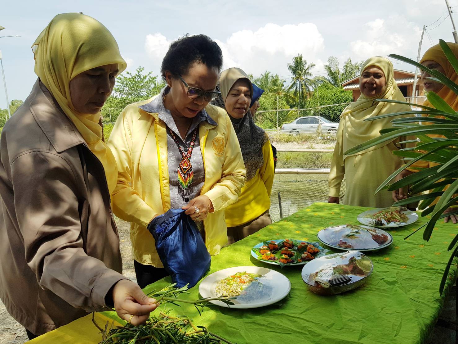 ผู้ตรวจราชการกรมการพัฒนาชุมชน ลงพื้นที่อำเภอยะหริ่ง จังหวัดปัตตานี เพื่อติดตามผลการขับเคลื่อนโครงการชุมชนท่องเที่ยว OTOP นวัตวิถี