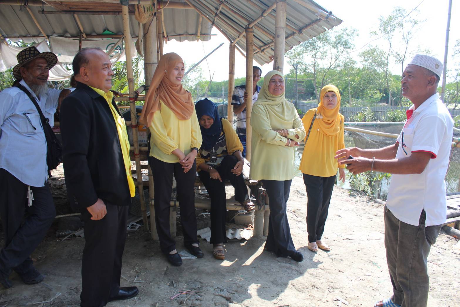 ผู้ตรวจราชการกรมการพัฒนาชุมชน ลงพื้นที่อำเภอยะหริ่ง จังหวัดปัตตานี เพื่อติดตามผลการขับเคลื่อนโครงการชุมชนท่องเที่ยว OTOP นวัตวิถี