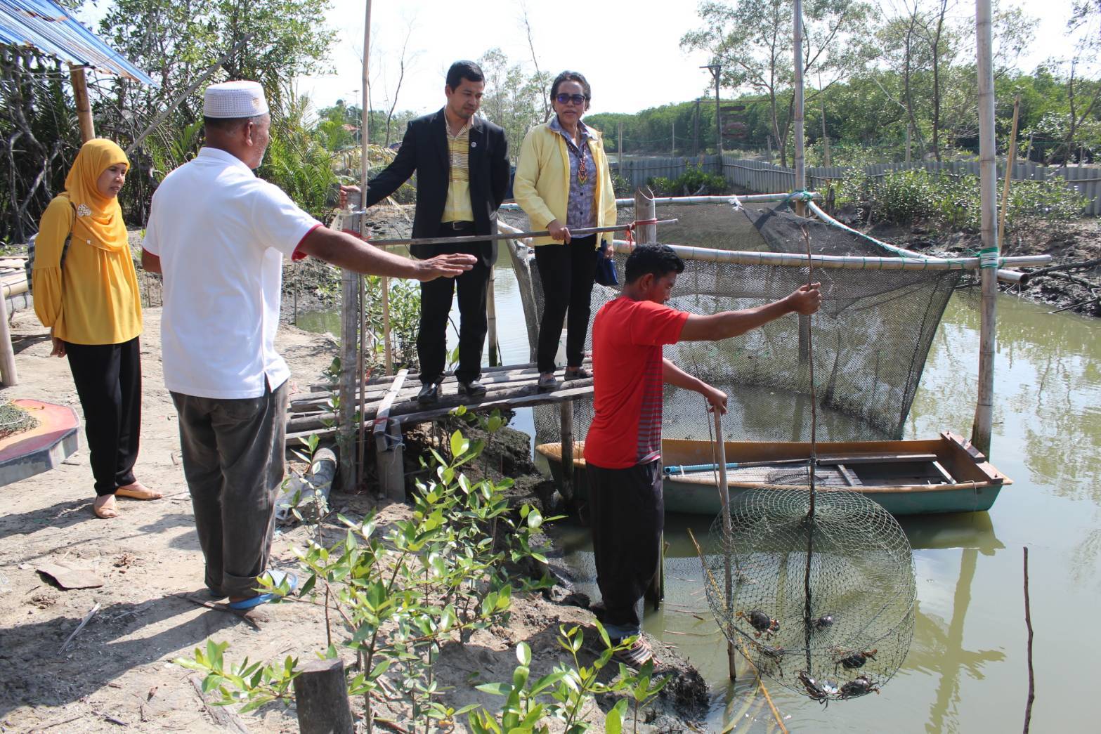 ผู้ตรวจราชการกรมการพัฒนาชุมชน ลงพื้นที่อำเภอยะหริ่ง จังหวัดปัตตานี เพื่อติดตามผลการขับเคลื่อนโครงการชุมชนท่องเที่ยว OTOP นวัตวิถี
