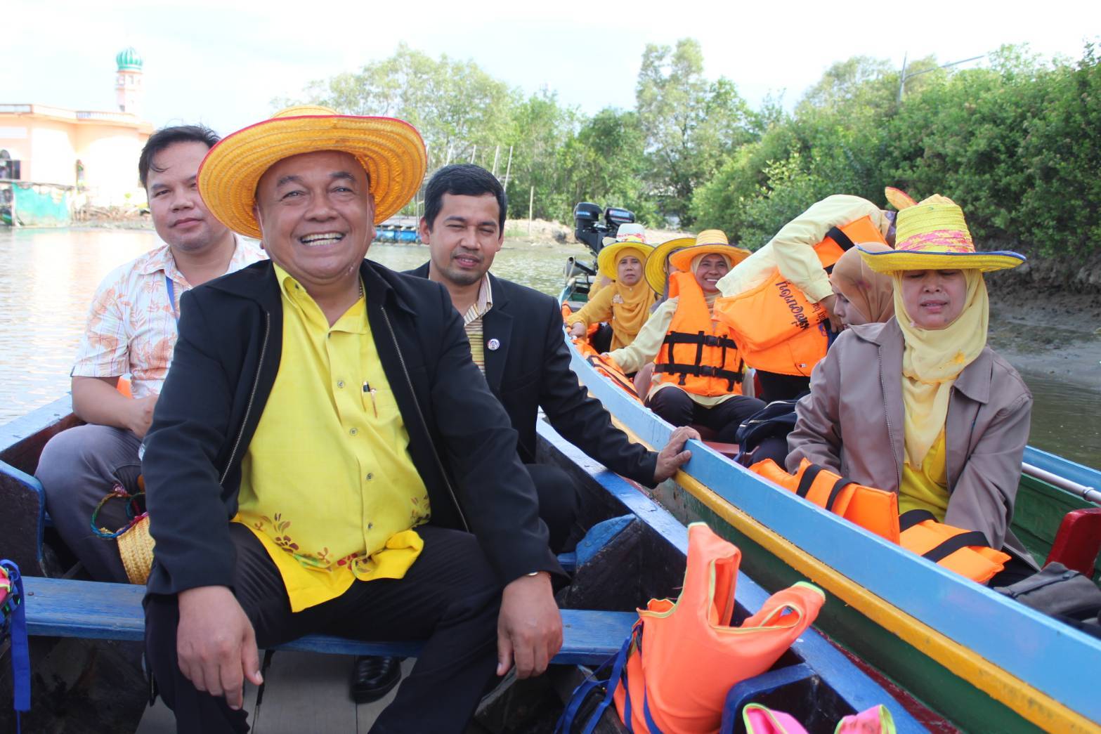 ผู้ตรวจราชการกรมการพัฒนาชุมชน ลงพื้นที่อำเภอยะหริ่ง จังหวัดปัตตานี เพื่อติดตามผลการขับเคลื่อนโครงการชุมชนท่องเที่ยว OTOP นวัตวิถี