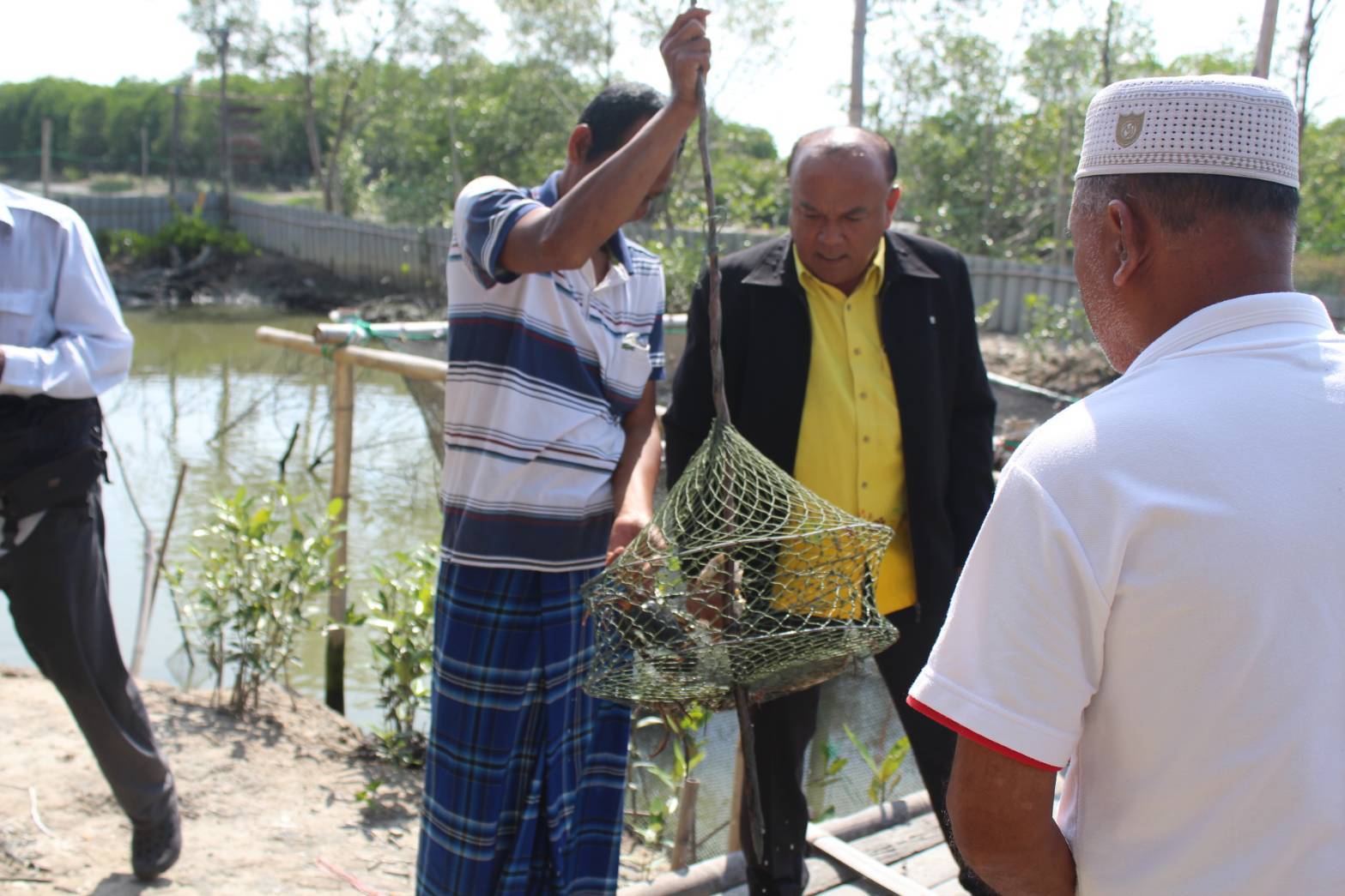 ผู้ตรวจราชการกรมการพัฒนาชุมชน ลงพื้นที่อำเภอยะหริ่ง จังหวัดปัตตานี เพื่อติดตามผลการขับเคลื่อนโครงการชุมชนท่องเที่ยว OTOP นวัตวิถี