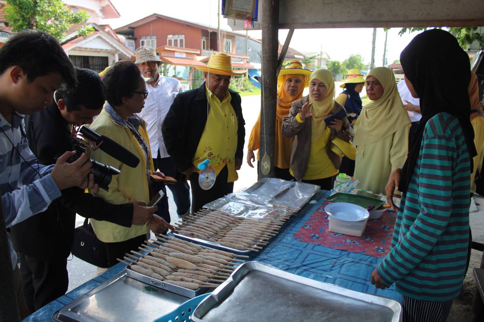 ผู้ตรวจราชการกรมการพัฒนาชุมชน ลงพื้นที่อำเภอยะหริ่ง จังหวัดปัตตานี เพื่อติดตามผลการขับเคลื่อนโครงการชุมชนท่องเที่ยว OTOP นวัตวิถี