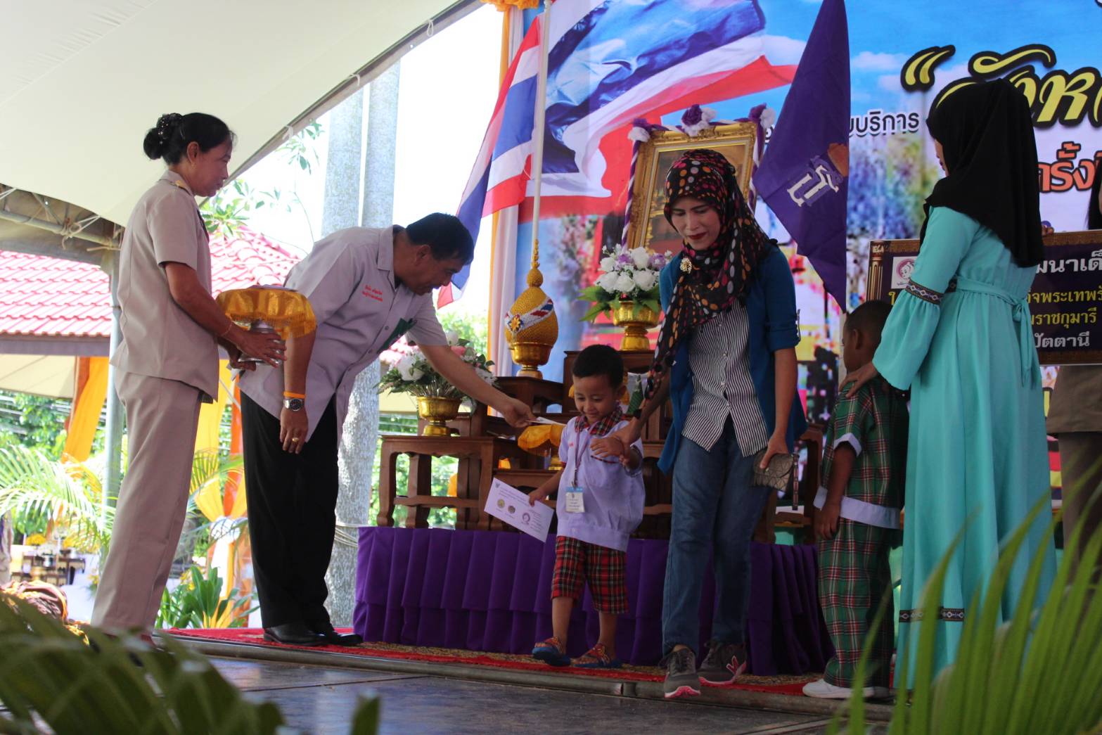 พช.ปัตตานี ร่วมกิจกรรมโครงการจังหวัดเคลื่อนที่อำเภอโคกโพธิ์ จังหวัดปัตตานี