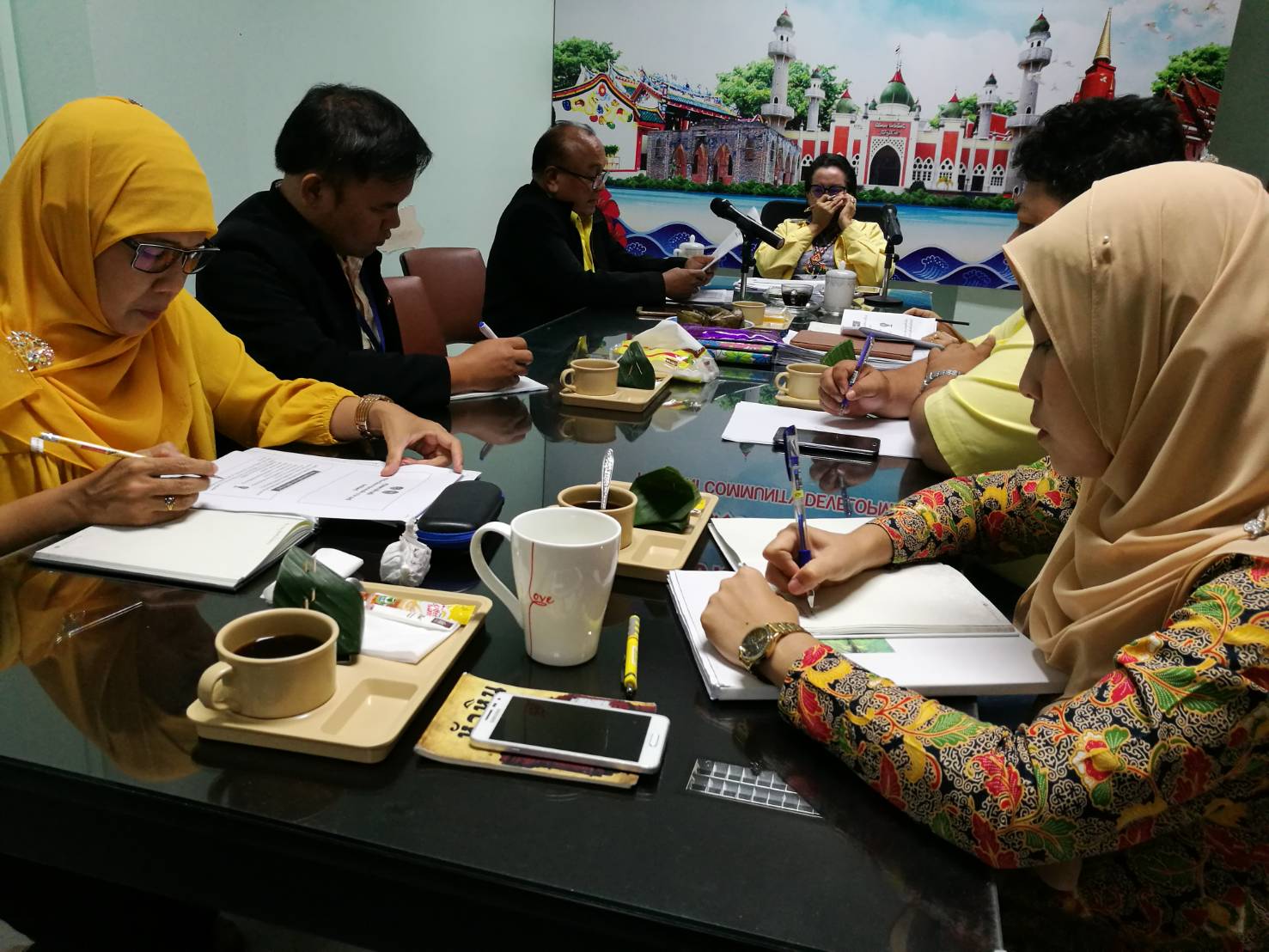 พช.ปัตตานี ประชุมรายงานผลการปฏิบัติงานกิจกรรมและโครงการตามยุทธศาสตร์กรมการพัฒนาชุมชนฯ