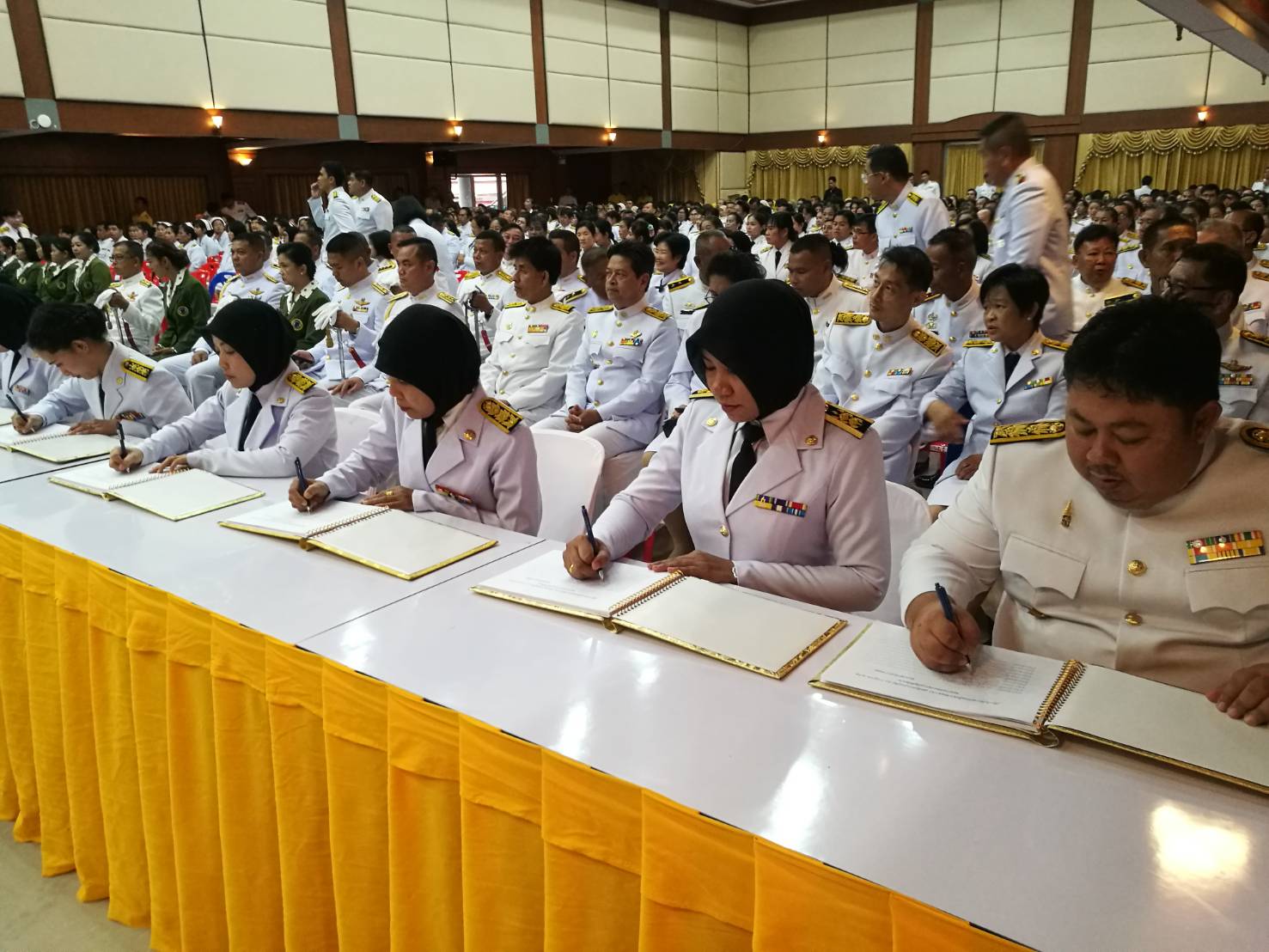 พช.ปัตตานี ร่วมพิธีถวายสัตย์ปฏิญาณการเป็นข้าราชการที่ดี และพิธีลงนามถวายพระพรชัยมงคลสมเด็จพระเจ้าอยู่หัว เนื่องในวันเฉลิมพระชนมพรรษา 66 พรรษา 28 กรกฎาคม 2561