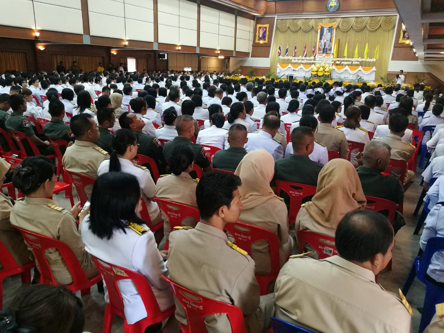 พช.ปัตตานี ร่วมพิธีถวายสัตย์ปฏิญาณการเป็นข้าราชการที่ดี และพิธีลงนามถวายพระพรชัยมงคลสมเด็จพระเจ้าอยู่หัว เนื่องในวันเฉลิมพระชนมพรรษา 66 พรรษา 28 กรกฎาคม 2561