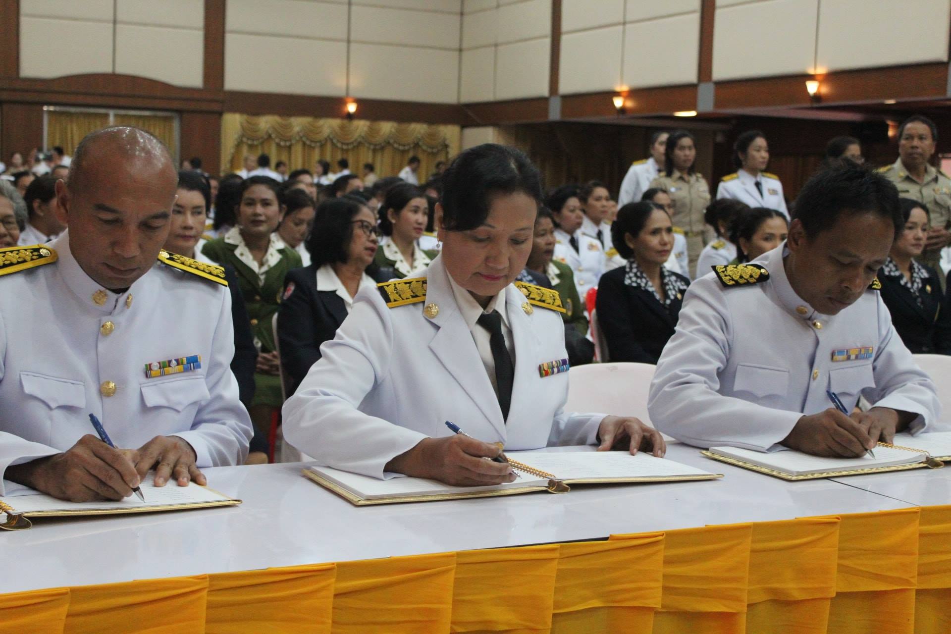 พช.ปัตตานี ร่วมพิธีถวายสัตย์ปฏิญาณการเป็นข้าราชการที่ดี และพิธีลงนามถวายพระพรชัยมงคลสมเด็จพระเจ้าอยู่หัว เนื่องในวันเฉลิมพระชนมพรรษา 66 พรรษา 28 กรกฎาคม 2561