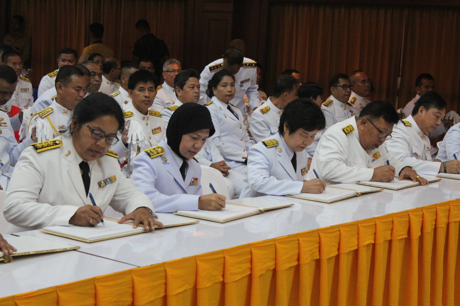 พช.ปัตตานี ร่วมพิธีถวายสัตย์ปฏิญาณการเป็นข้าราชการที่ดี และพิธีลงนามถวายพระพรชัยมงคลสมเด็จพระเจ้าอยู่หัว เนื่องในวันเฉลิมพระชนมพรรษา 66 พรรษา 28 กรกฎาคม 2561