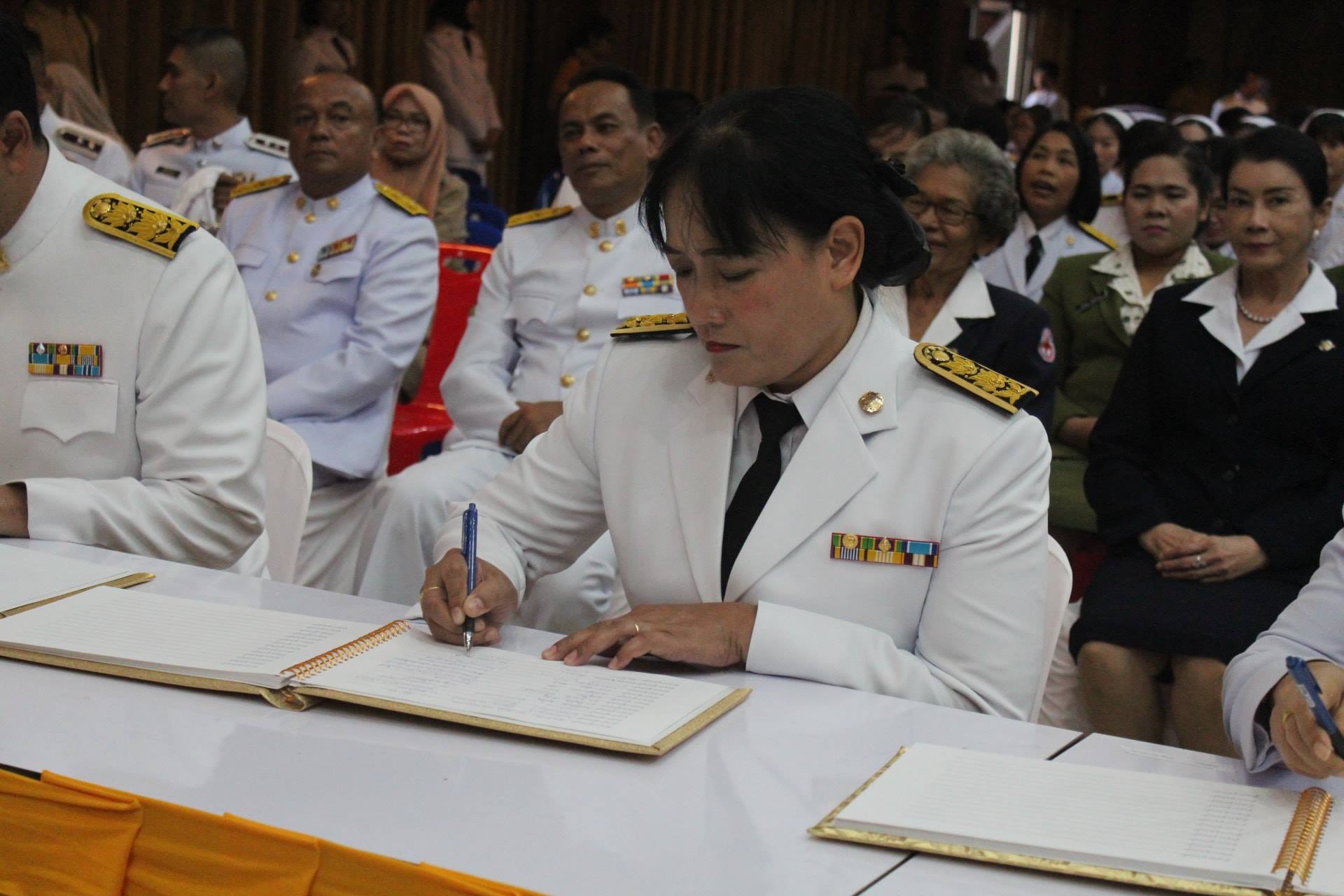 พช.ปัตตานี ร่วมพิธีถวายสัตย์ปฏิญาณการเป็นข้าราชการที่ดี และพิธีลงนามถวายพระพรชัยมงคลสมเด็จพระเจ้าอยู่หัว เนื่องในวันเฉลิมพระชนมพรรษา 66 พรรษา 28 กรกฎาคม 2561