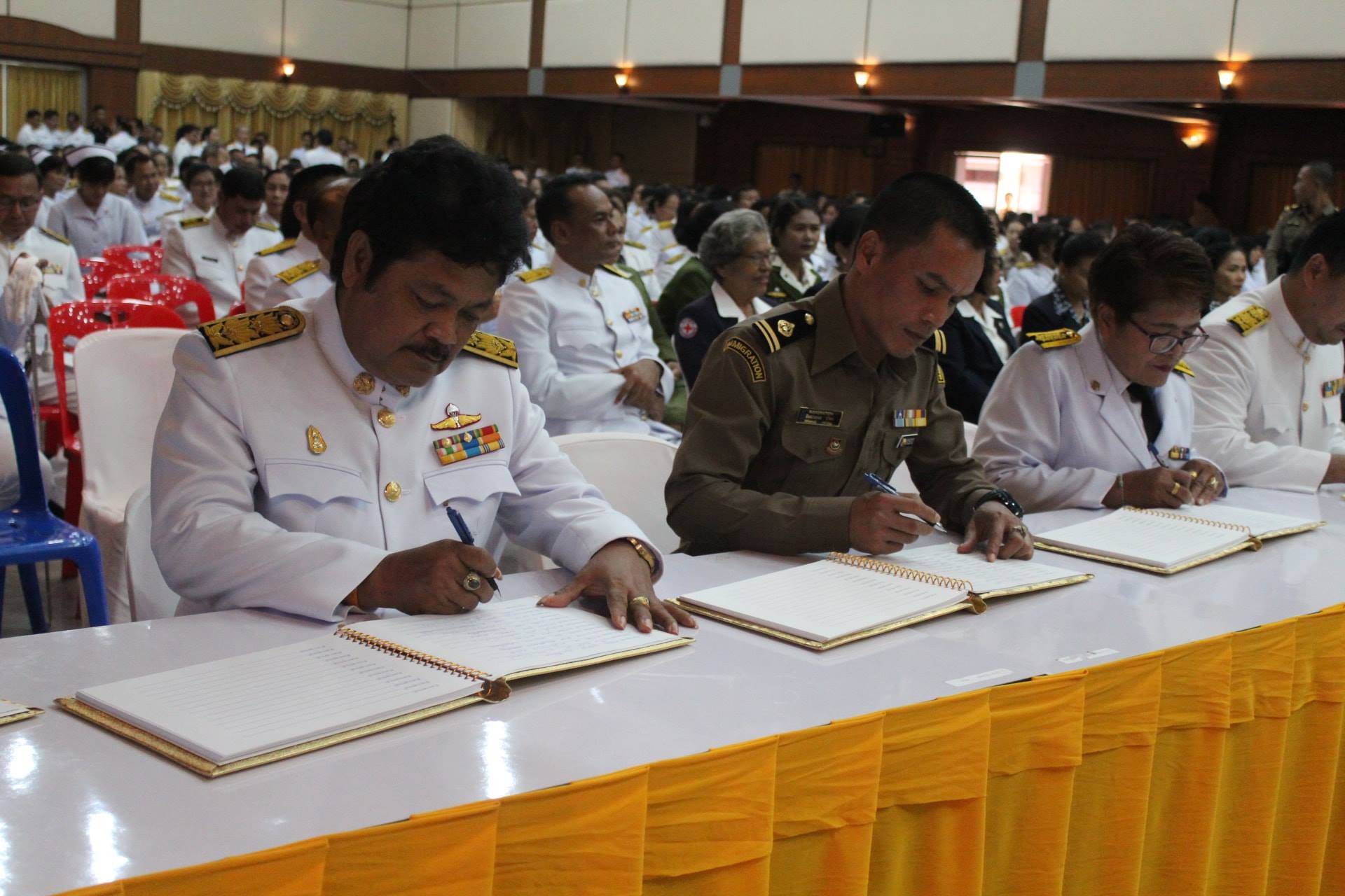 พช.ปัตตานี ร่วมพิธีถวายสัตย์ปฏิญาณการเป็นข้าราชการที่ดี และพิธีลงนามถวายพระพรชัยมงคลสมเด็จพระเจ้าอยู่หัว เนื่องในวันเฉลิมพระชนมพรรษา 66 พรรษา 28 กรกฎาคม 2561