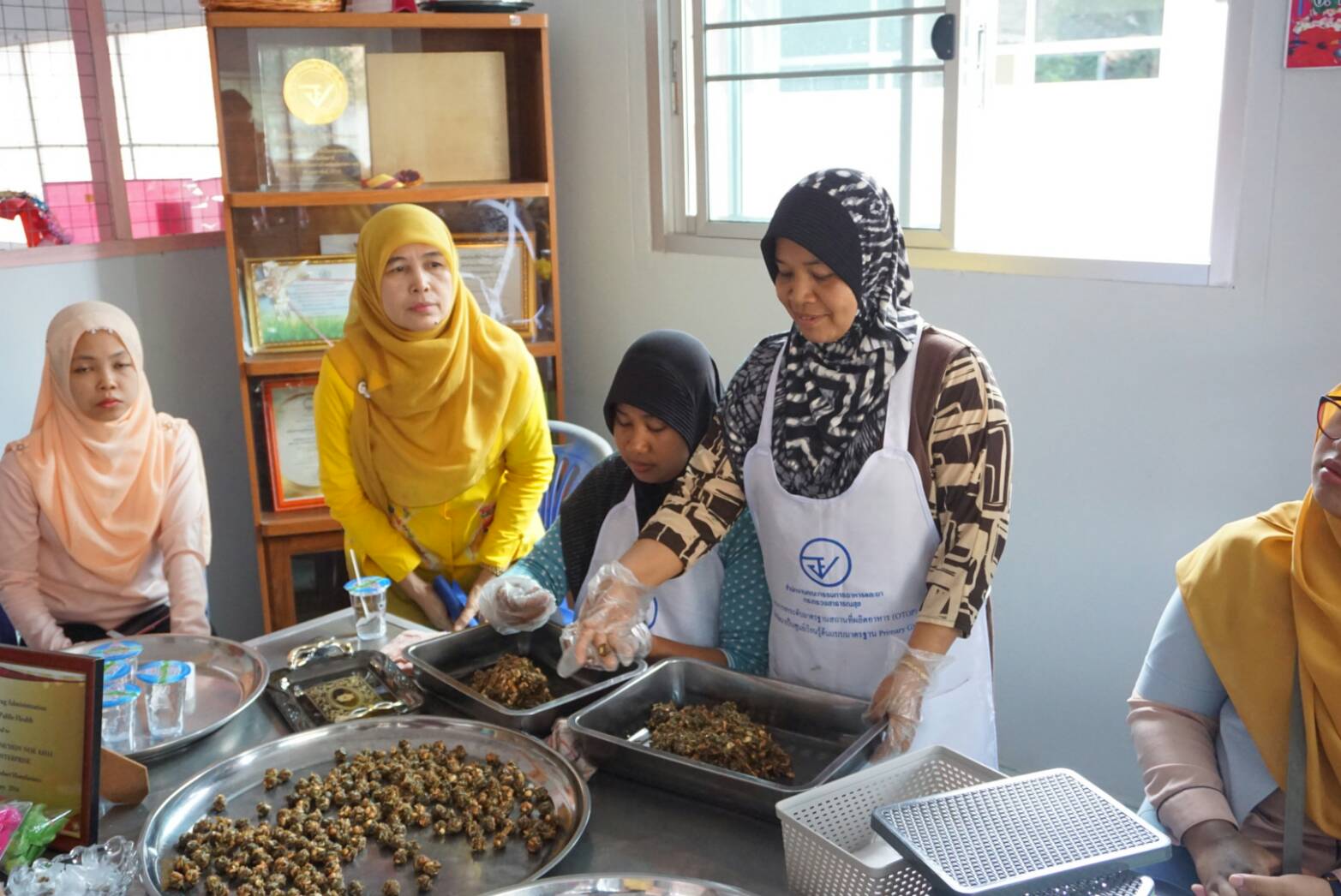 พช.ปัตตานี ลงพื้นที่เยี่ยมเยียนกลุ่มฯ ในอำเภอยะหริ่งและปะนาเระ