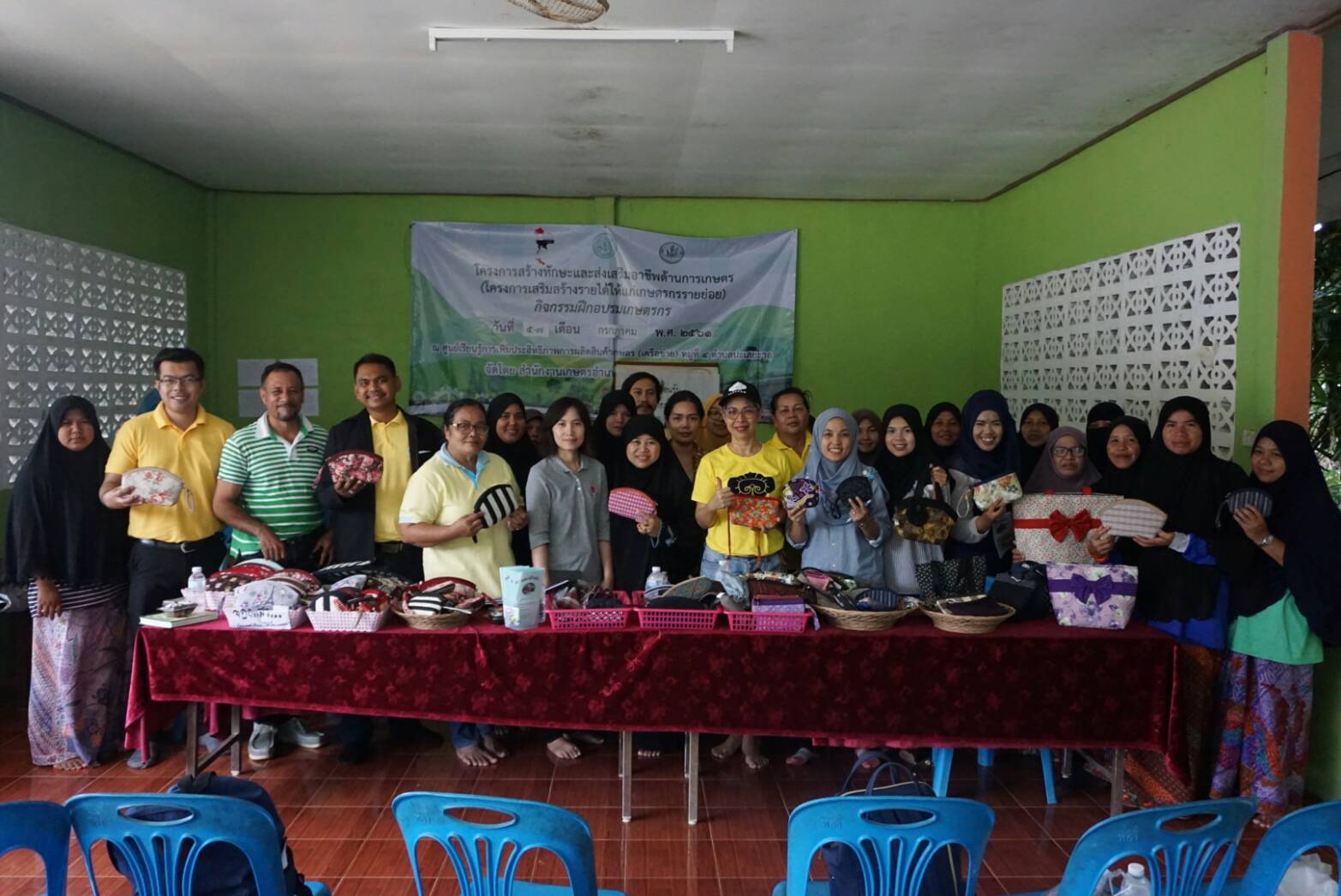 พช.ปัตตานี ร่วมกับบริษัทประชารัฐรักสามัคคีฯ ลงพื้นที่ติดตามกลุ่มฯ อำเภอไม้แก่นและอำเภอสายบุรี จังหวัดปัตตานี