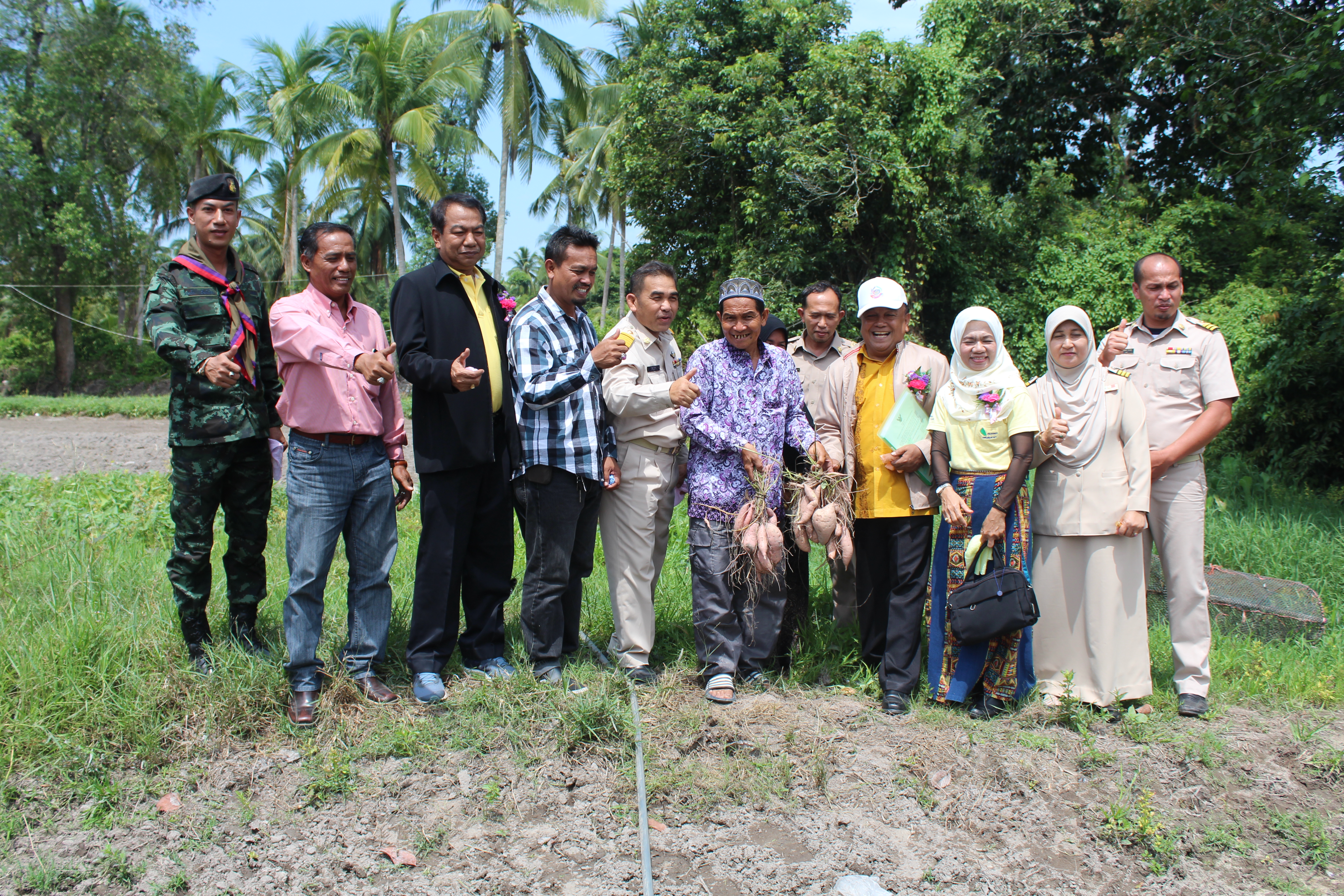 พช.ปัตตานี ลงพื้นที่อำเภอเมืองปัตตานี คัดสรรหมู่บ้านเศรษฐกิจพอเพียง “อยู่เย็น เป็นสุข” ดีเด่นระดับจังหวัด (รอบพิจารณาตัดสิน)