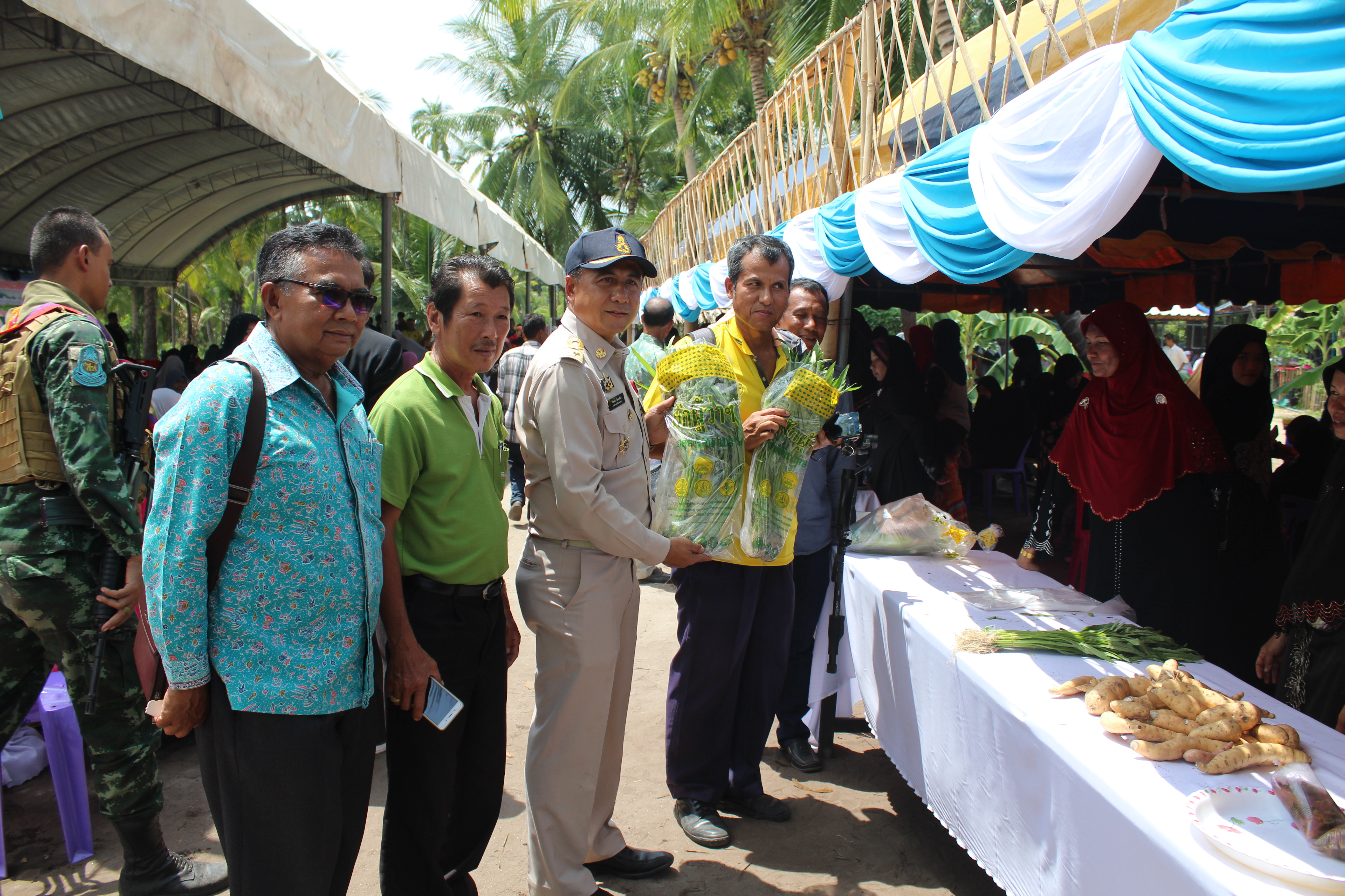 พช.ปัตตานี ลงพื้นที่อำเภอเมืองปัตตานี คัดสรรหมู่บ้านเศรษฐกิจพอเพียง “อยู่เย็น เป็นสุข” ดีเด่นระดับจังหวัด (รอบพิจารณาตัดสิน)