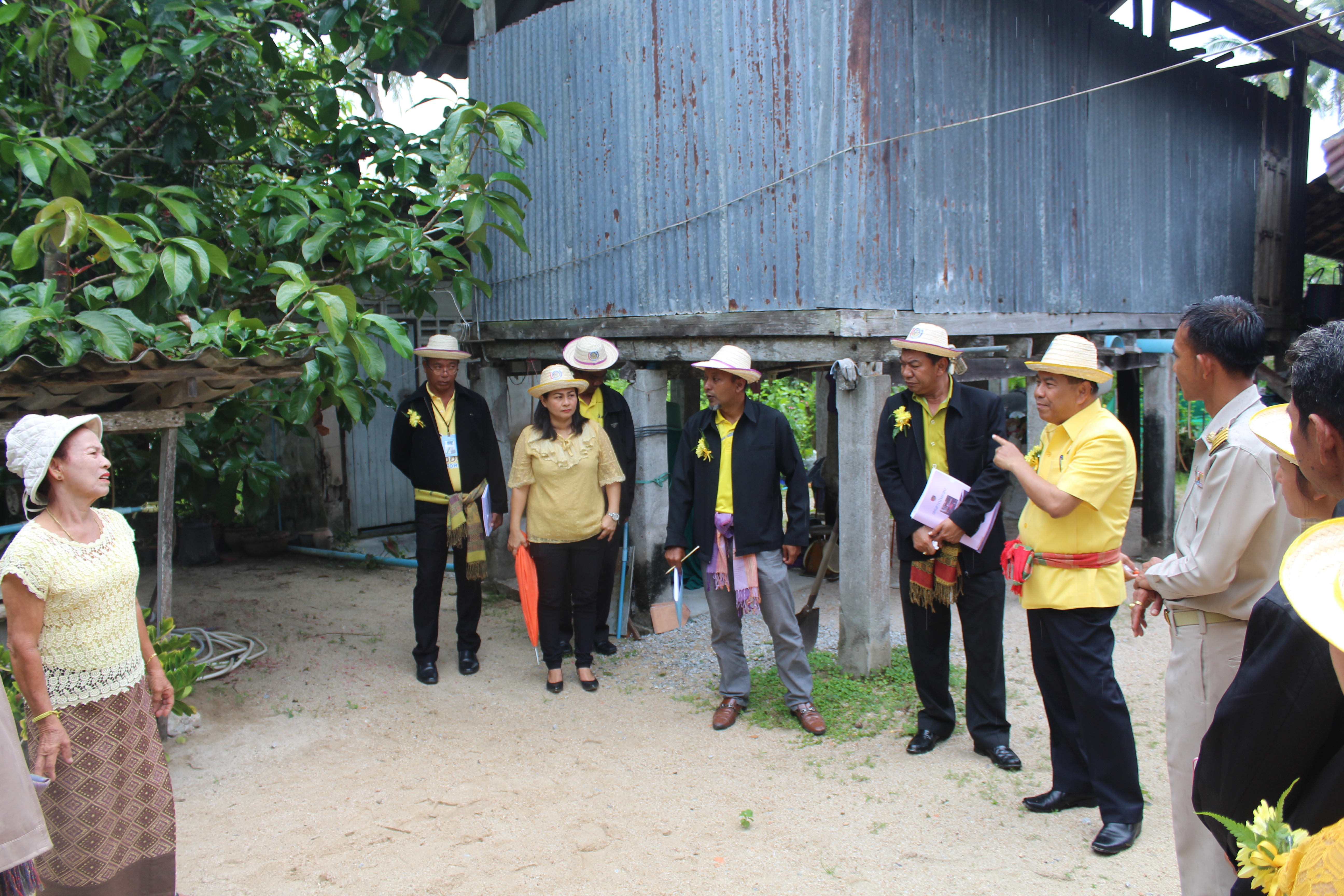 พช.ปัตตานี ลงพื้นที่ อ.ปะนาเระ คัดสรรหมู่บ้านเศรษฐกิจพอเพียง “อยู่เย็น เป็นสุข” ดีเด่นระดับจังหวัด (รอบพิจารณาตัดสิน)
