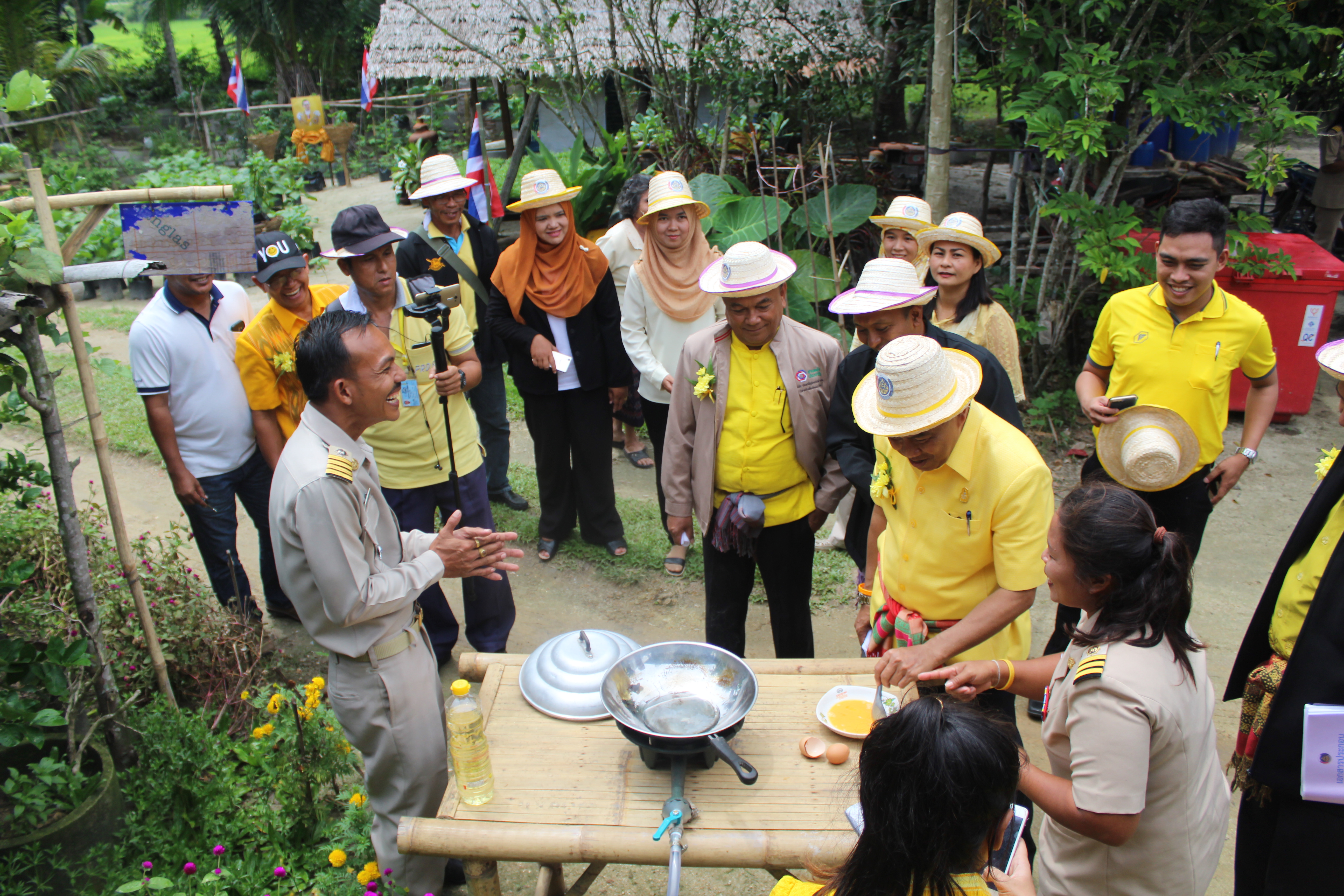 พช.ปัตตานี ลงพื้นที่ อ.ปะนาเระ คัดสรรหมู่บ้านเศรษฐกิจพอเพียง “อยู่เย็น เป็นสุข” ดีเด่นระดับจังหวัด (รอบพิจารณาตัดสิน)