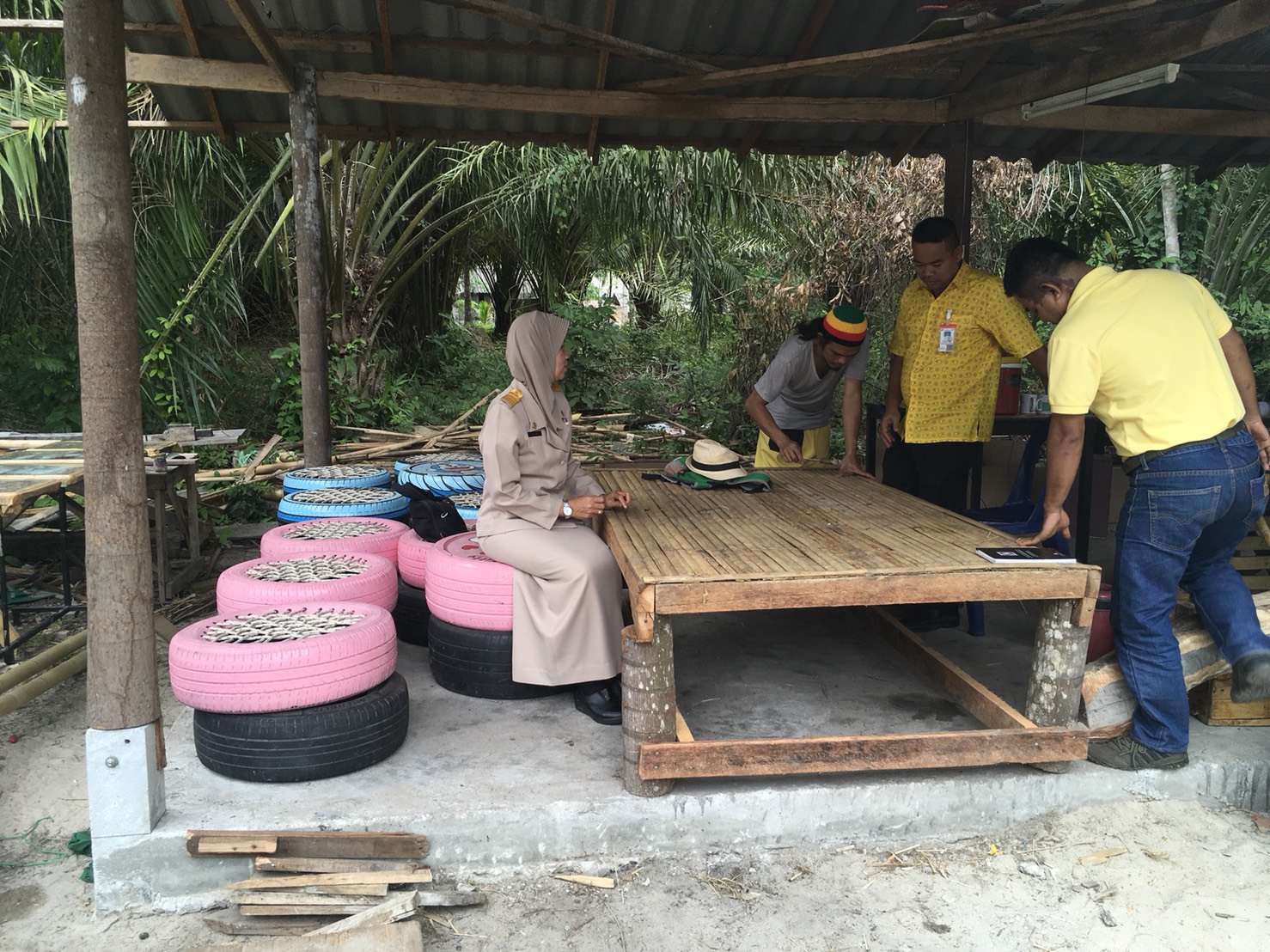 พช.ปัตตานี ลงพื้นที่กลุ่มผลิตภัณฑ์ฯ OTOP ต.หนองแรด จัดเตรียมผลิตภัณฑ์ของที่ระลึกของจังหวัดปัตตานี ตามแนวทางกรมการพัฒนาชุมชน