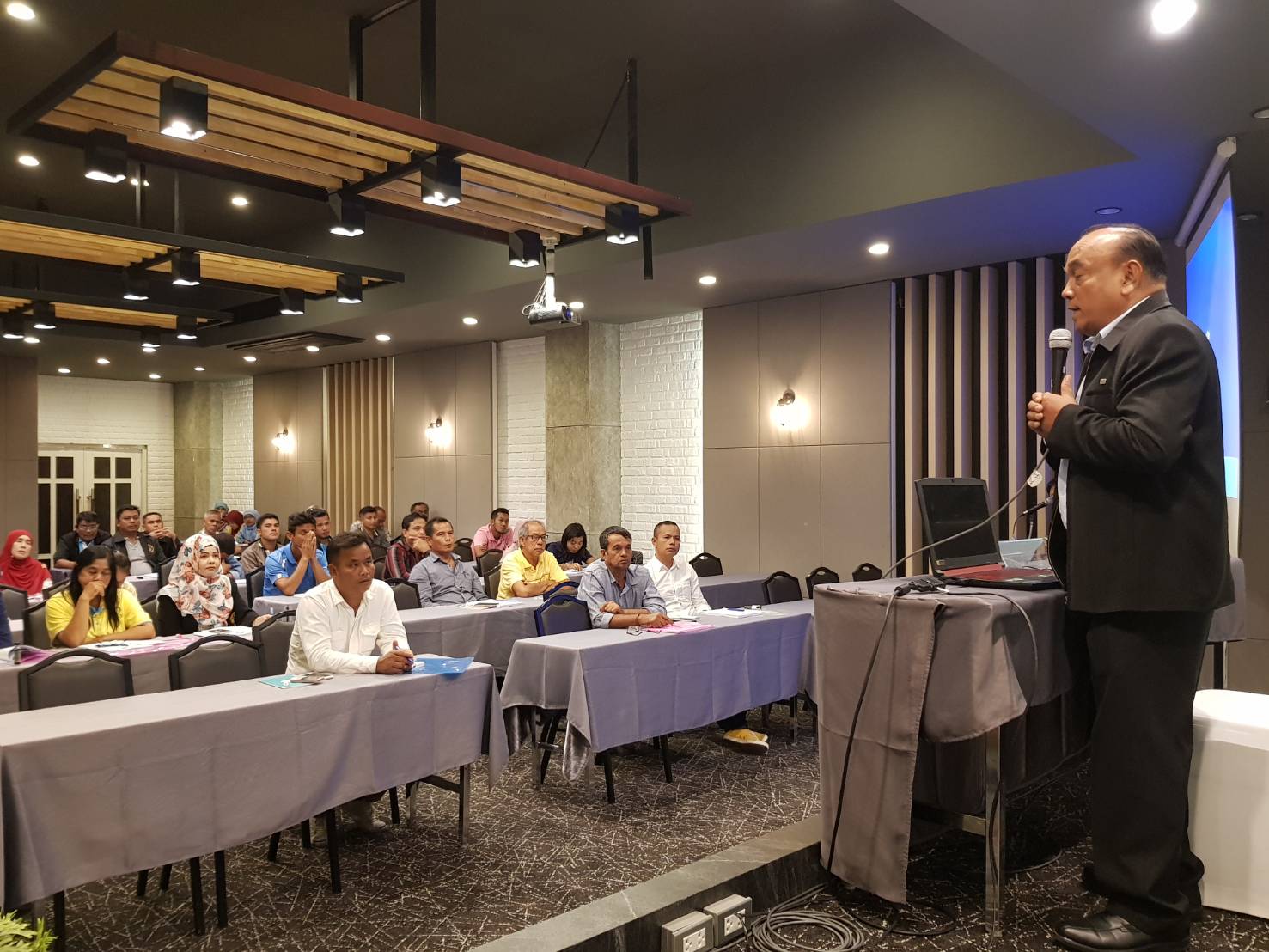 พช.ปัตตานี จัดประชุมโครงการพัฒนาศักยภาพคณะกรรมการกองทุนแม่ของแผ่นดินที่มีผลการประเมินอยู่ใน ระดับ C ในการป้องกันปัญหายาเสพติดและแก้ไขปัญหายาเสพติดในระดับชุมชน