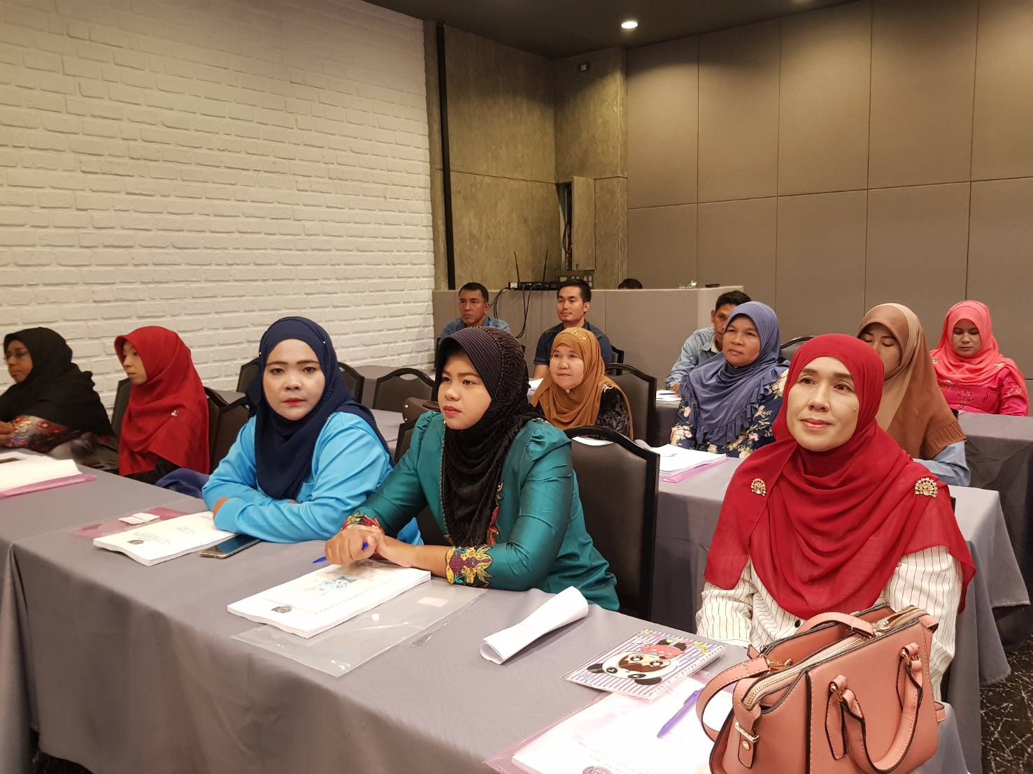 พช.ปัตตานี จัดประชุมโครงการพัฒนาศักยภาพคณะกรรมการกองทุนแม่ของแผ่นดินที่มีผลการประเมินอยู่ใน ระดับ C ในการป้องกันปัญหายาเสพติดและแก้ไขปัญหายาเสพติดในระดับชุมชน