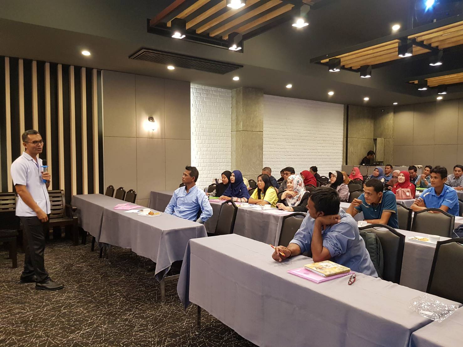 พช.ปัตตานี จัดประชุมโครงการพัฒนาศักยภาพคณะกรรมการกองทุนแม่ของแผ่นดินที่มีผลการประเมินอยู่ใน ระดับ C ในการป้องกันปัญหายาเสพติดและแก้ไขปัญหายาเสพติดในระดับชุมชน