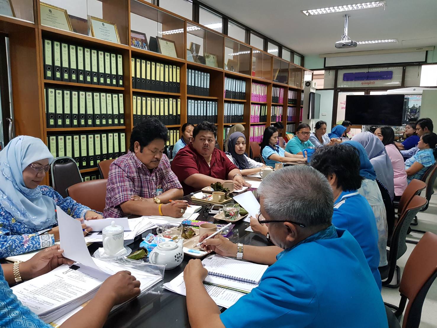 พัฒนาการจังหวัดปัตตานี ประชุมมอร์นิ่งบรีฟเพื่อสรุปงานและวางแผนการดำเนินงานตามยุทธศาสตร์กรมฯ /จังหวัด ประจำปีงบประมาณ พ.ศ.2561