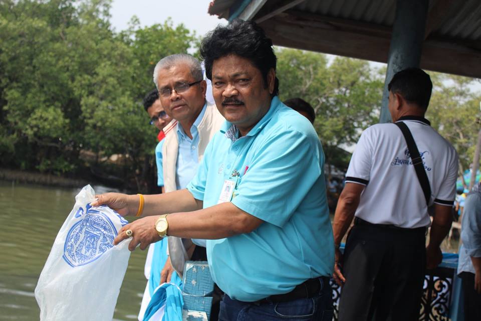 พช.ปัตตานี ร่วมพิธีปล่อยพันธุ์สัตว์น้ำ เพื่อถวายความจงรักภักดีและถวายเป็นพระราชกุศลในวันเฉลิมพระชนมพรรษา สมเด็จพระนางเจ้าสิริกิติ์ พระบรมราชินีนาถ ในราชการที่ 9
