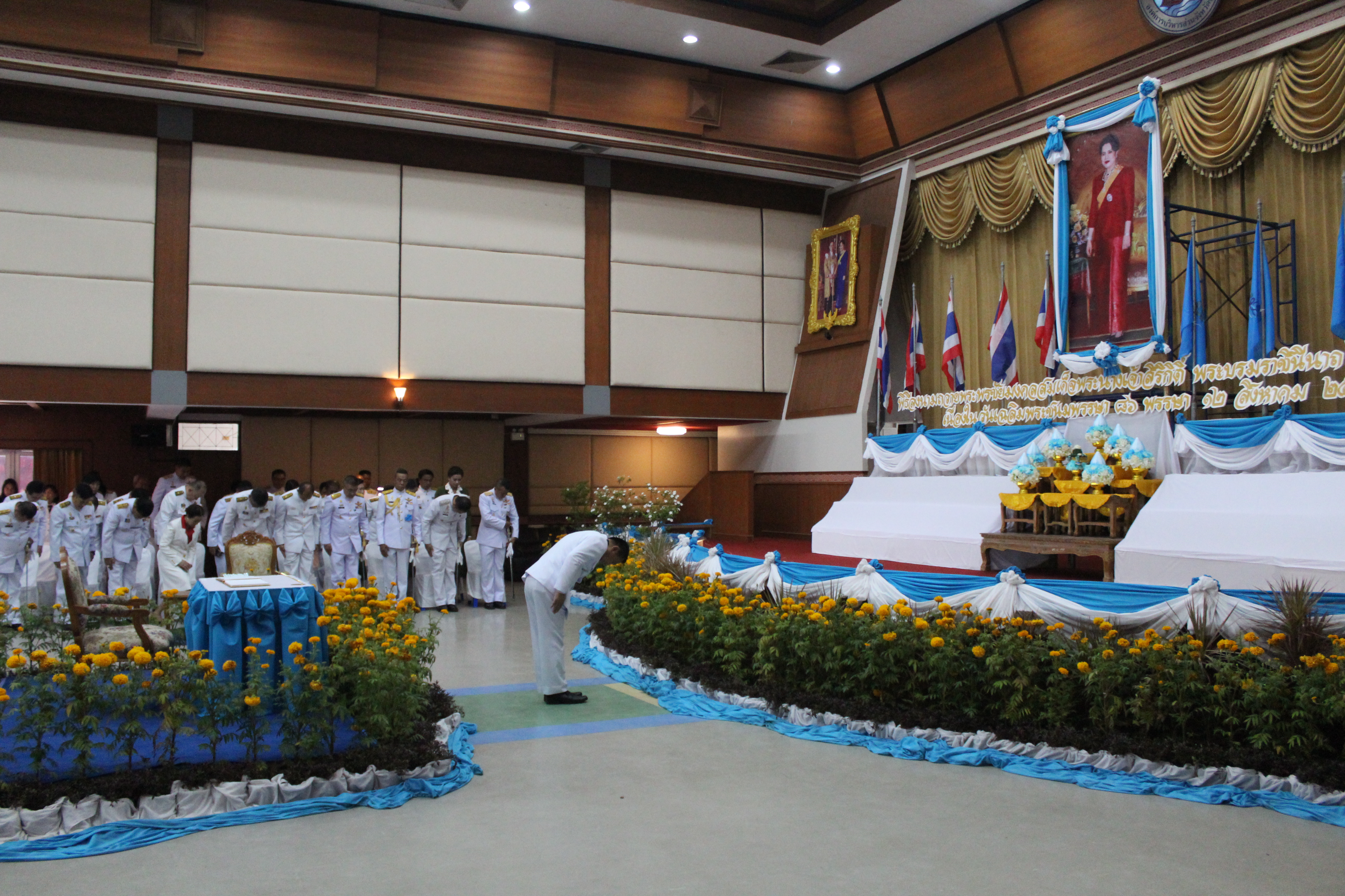 พช.ปัตตานี ร่วมพิธีลงนามถวายพระพรชัยมงคลสมเด็จพระนางเจ้าสิริกิติ์ พระบรมราชินีนาถ ในรัชกาลที่๙ เนื่องในโอกาสวันเฉลิมพระชนมพรรษา ๘๖ พรรษา ๑๒ สิงหาคม ๒๕๖๑