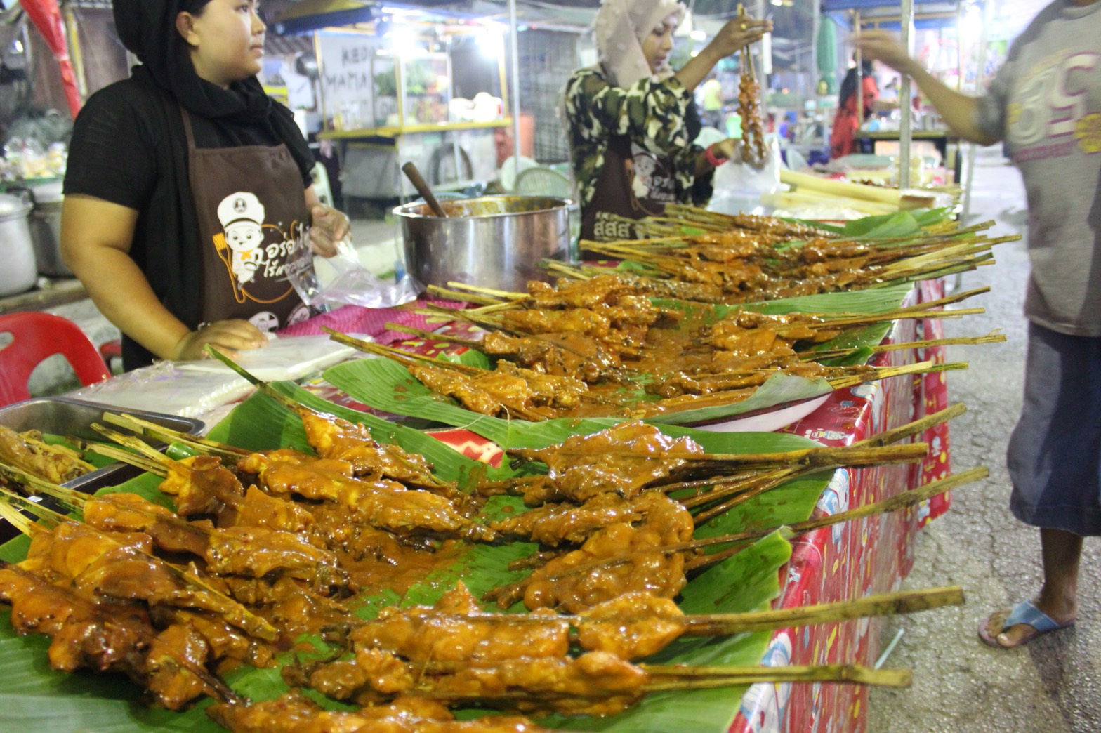 พัฒนาการจังหวัดปัตตานี ร่วมงานเทศกาลอาหารปลอดภัย ไก่ฆอและภาคใต้ครั้งที่ ๑๗ เพื่อสุขภาพ อร่อยได้ไร้แอลกอฮอล์ ตอน “หิ้วถุงผ้า พาปิ่นโต”