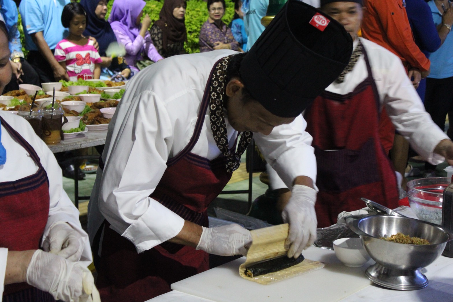 พัฒนาการจังหวัดปัตตานี ร่วมงานเทศกาลอาหารปลอดภัย ไก่ฆอและภาคใต้ครั้งที่ ๑๗ เพื่อสุขภาพ อร่อยได้ไร้แอลกอฮอล์ ตอน “หิ้วถุงผ้า พาปิ่นโต”