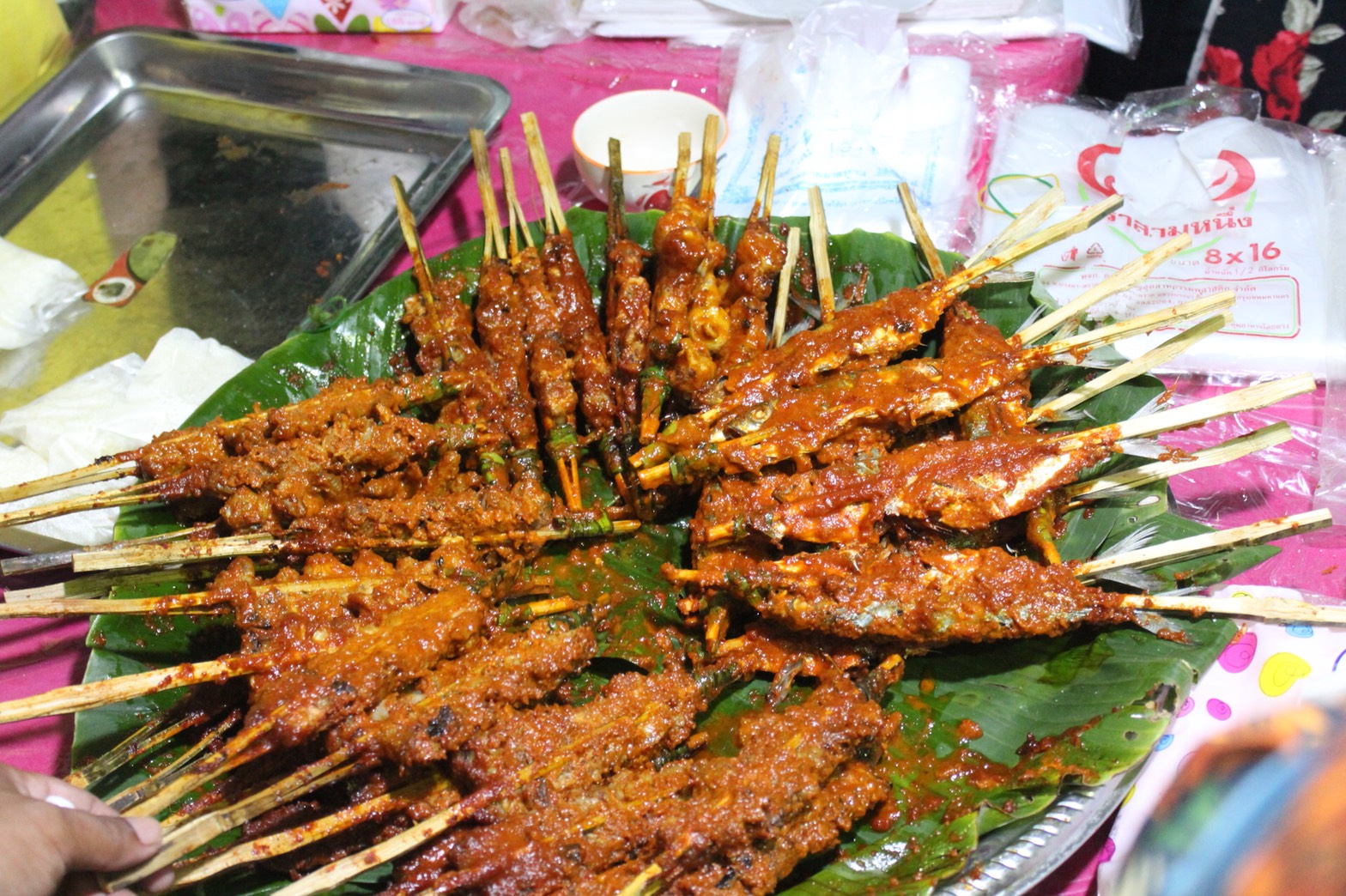 พัฒนาการจังหวัดปัตตานี ร่วมงานเทศกาลอาหารปลอดภัย ไก่ฆอและภาคใต้ครั้งที่ ๑๗ เพื่อสุขภาพ อร่อยได้ไร้แอลกอฮอล์ ตอน “หิ้วถุงผ้า พาปิ่นโต”
