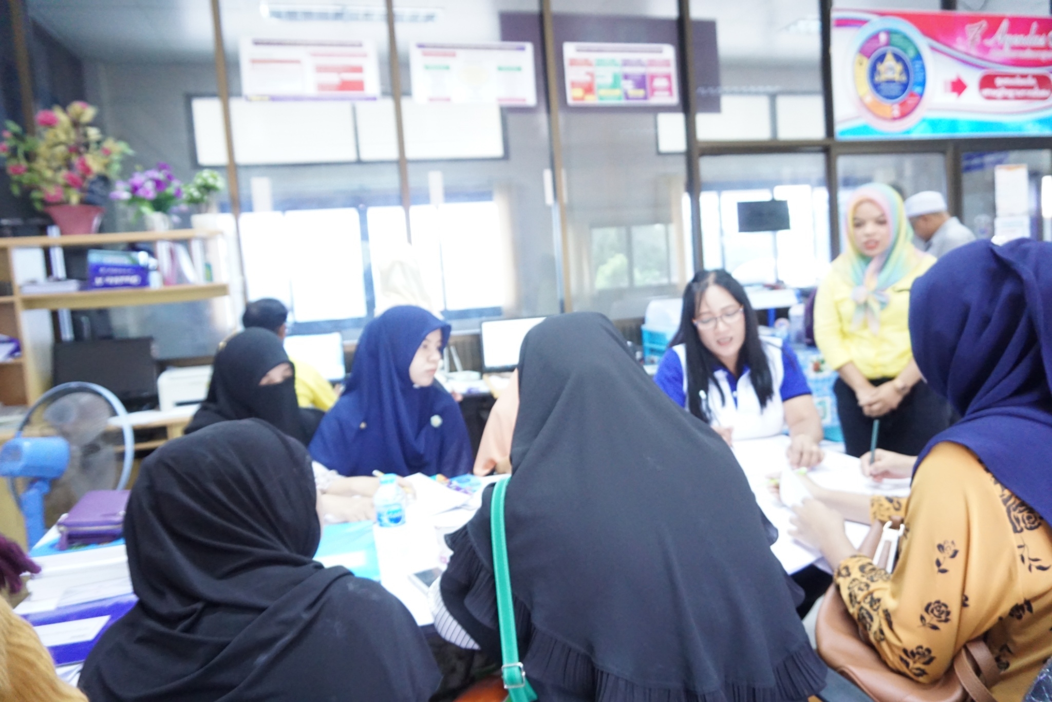 พช.ปัตตานี ลงพื้นที่อำเภอทุ่งยางแดง ติดตามกลุ่มอาชีพกู้ยืมเงินดีเด่น “กลุ่มสตรีปักจักรบ้านข่าลิง”