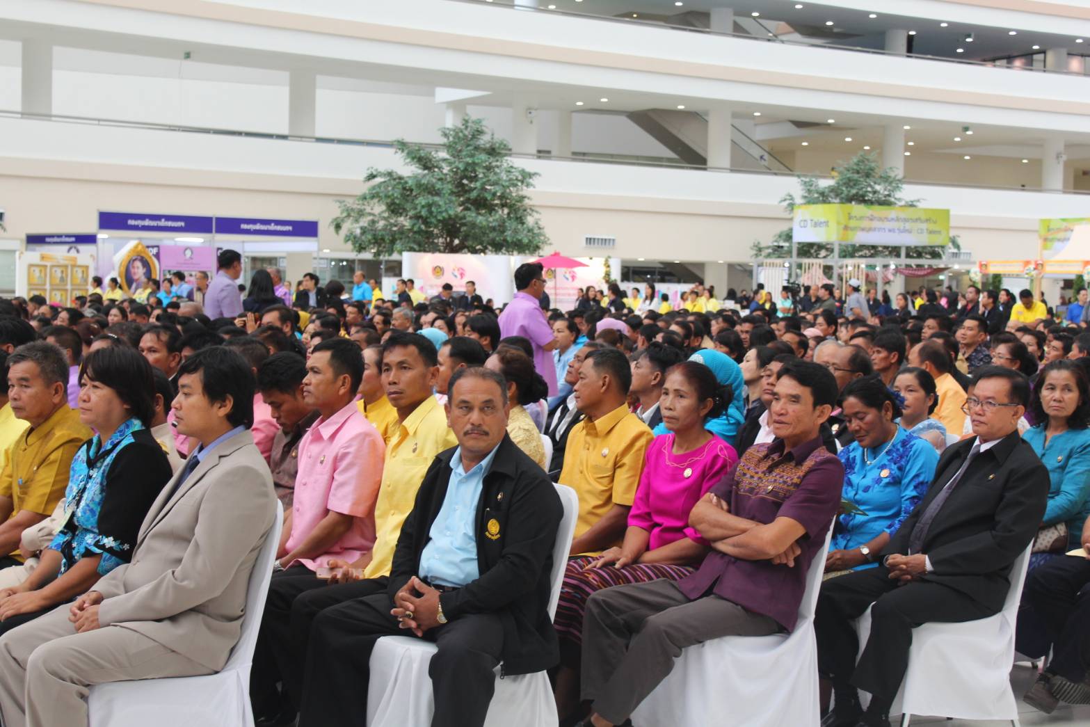 พช.ปัตตานี และผู้นำชุมชนเข้ารับรางวัลและโล่เชิดชูเกียรติในงานวันพัฒนาชุมชน (CDD DAY 2018)