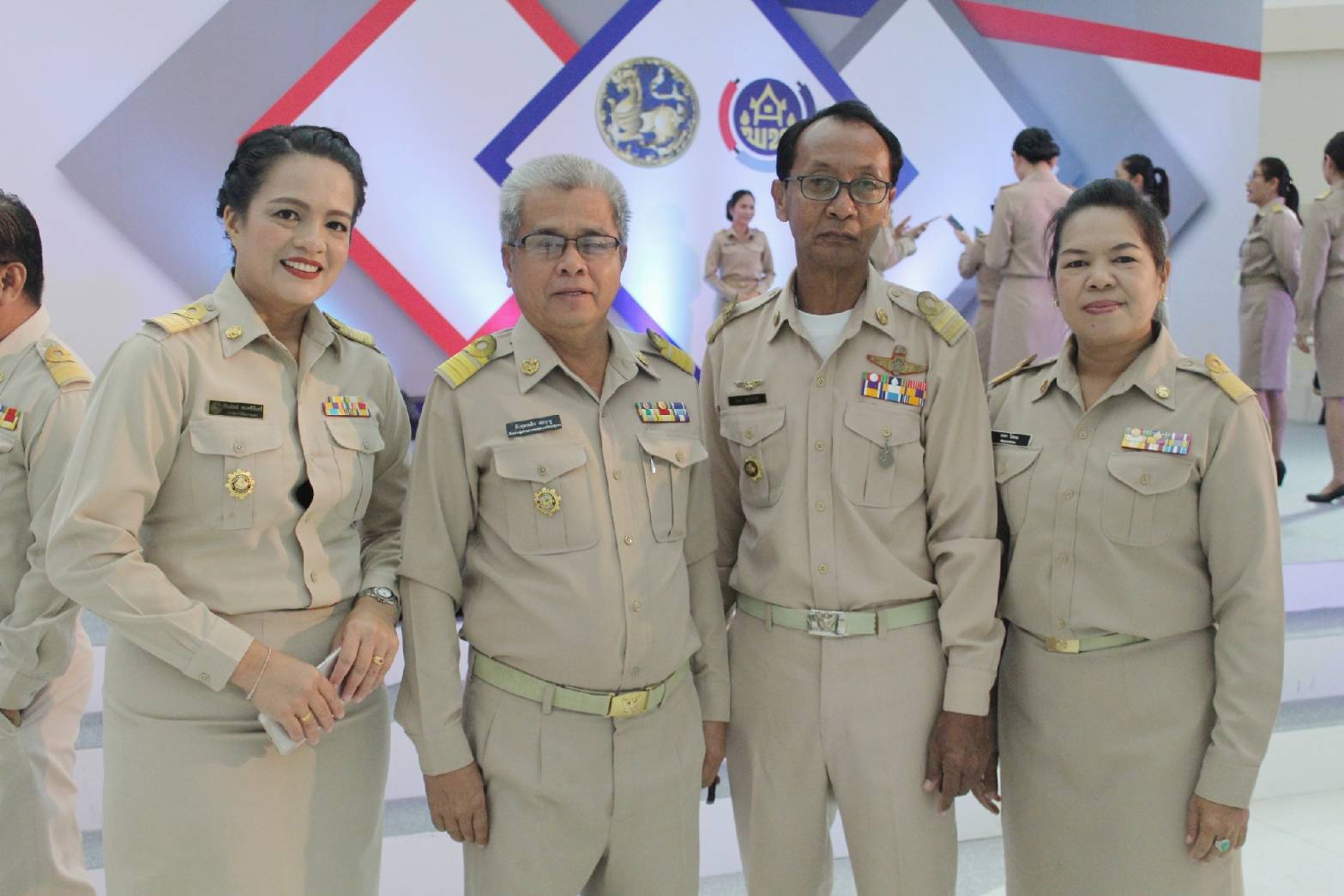 พช.ปัตตานี เข้ารับโล่เกียรติคุณข้าราชการเกษียณฯ และข้าราชการพัฒนาชุมชนดีเด่น