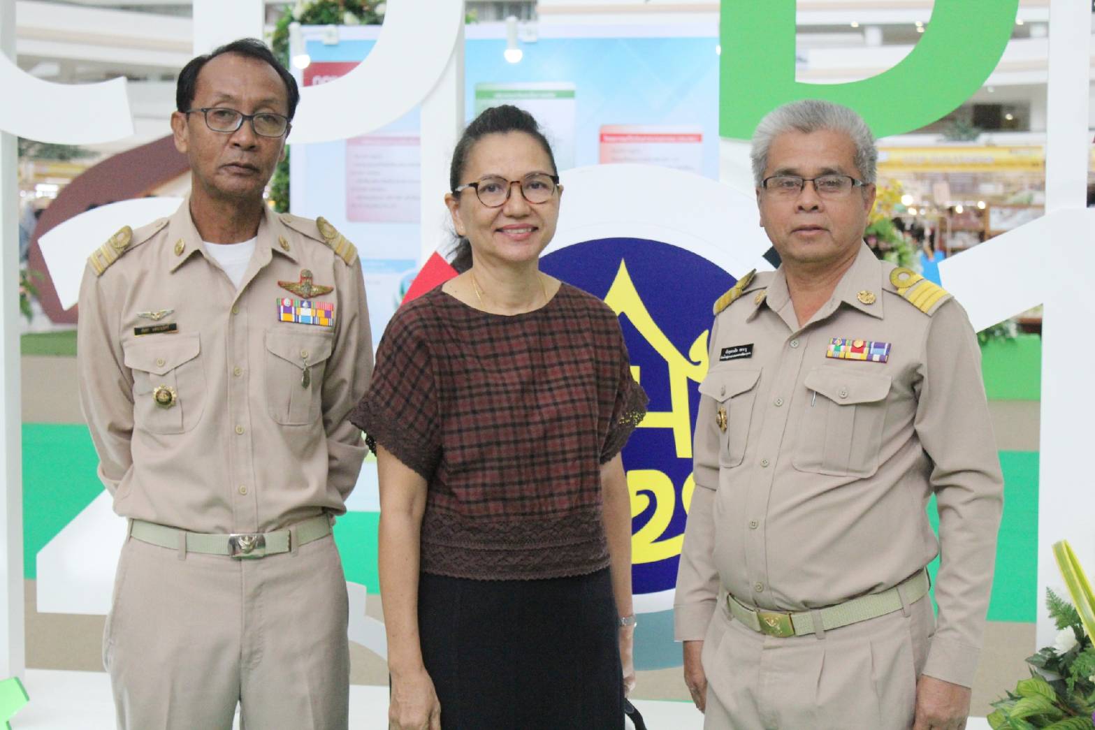 พช.ปัตตานี เข้ารับโล่เกียรติคุณข้าราชการเกษียณฯ และข้าราชการพัฒนาชุมชนดีเด่น