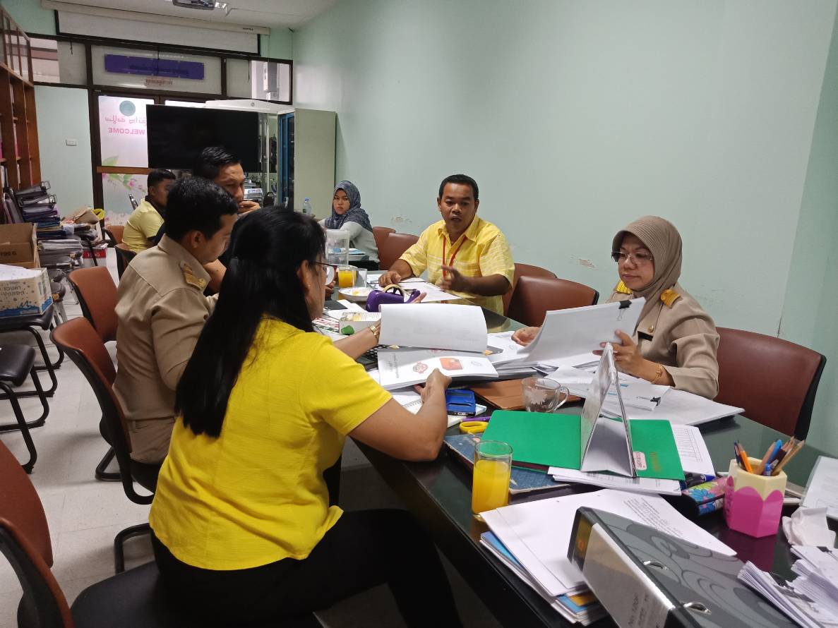 นางสาวสุนีย์ มาหะ หัวหน้ากลุ่มงานส่งเสริมการพัฒนาชุมชน ประชุมกลุ่มงานฯ เพื่อสรุปและวางแผนการดำเนินงานตามแผนยุทธศาสตร์กรมฯ/จังหวัด ประจำปีงบประมาณ พ.ศ.2562