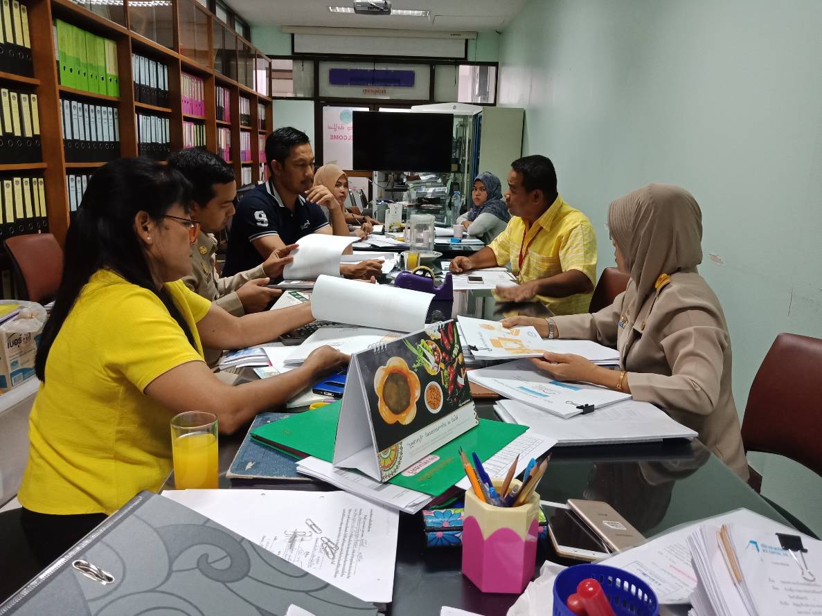 นางสาวสุนีย์ มาหะ หัวหน้ากลุ่มงานส่งเสริมการพัฒนาชุมชน ประชุมกลุ่มงานฯ เพื่อสรุปและวางแผนการดำเนินงานตามแผนยุทธศาสตร์กรมฯ/จังหวัด ประจำปีงบประมาณ พ.ศ.2562